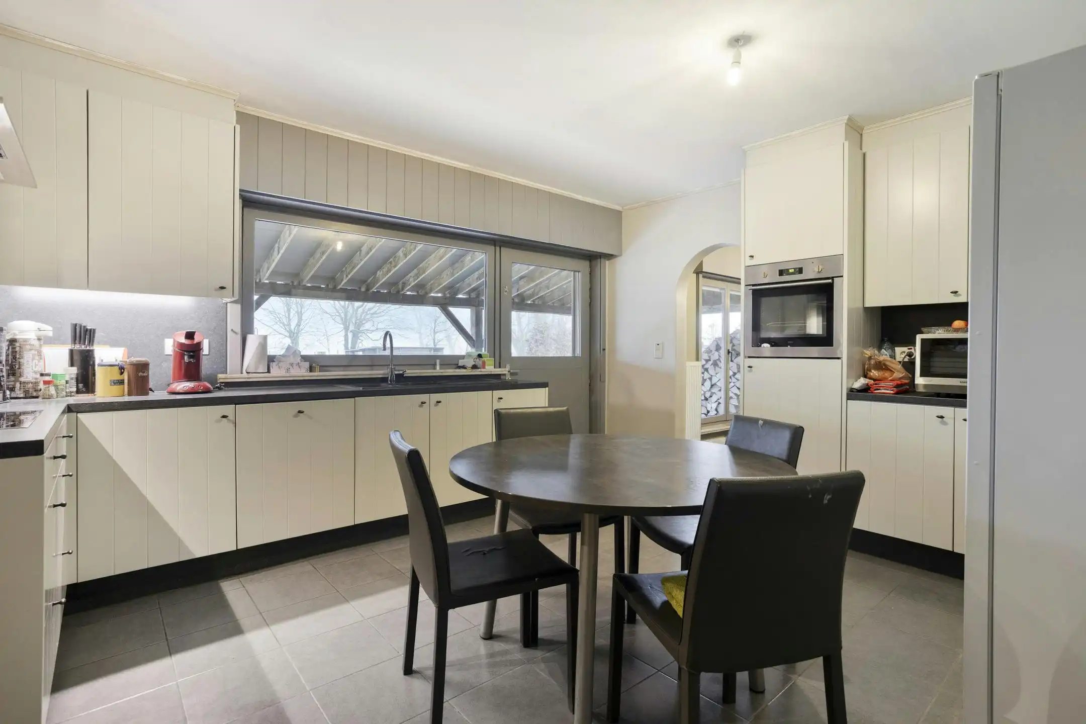 Instapklaar huis met ruime tuin te koop in het landelijke Aarsele foto 7