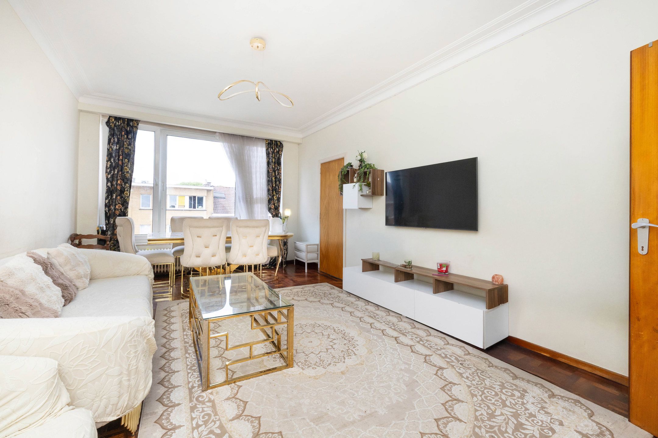 Appartement 2 slaapkamers van ± 78 m² volledig te renoveren foto 2