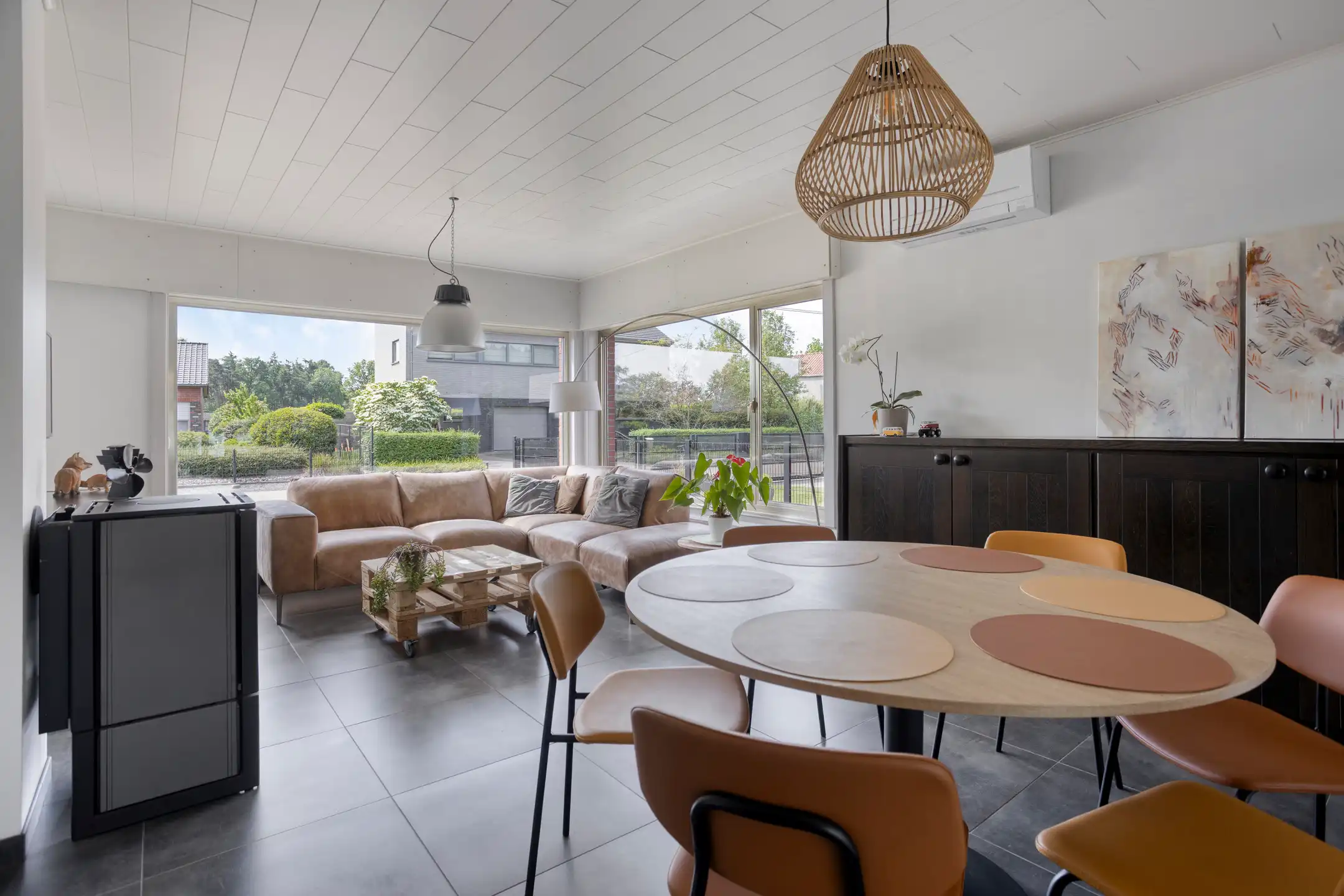 Lichtrijke vrijstaande woning op ruim perceel foto 5
