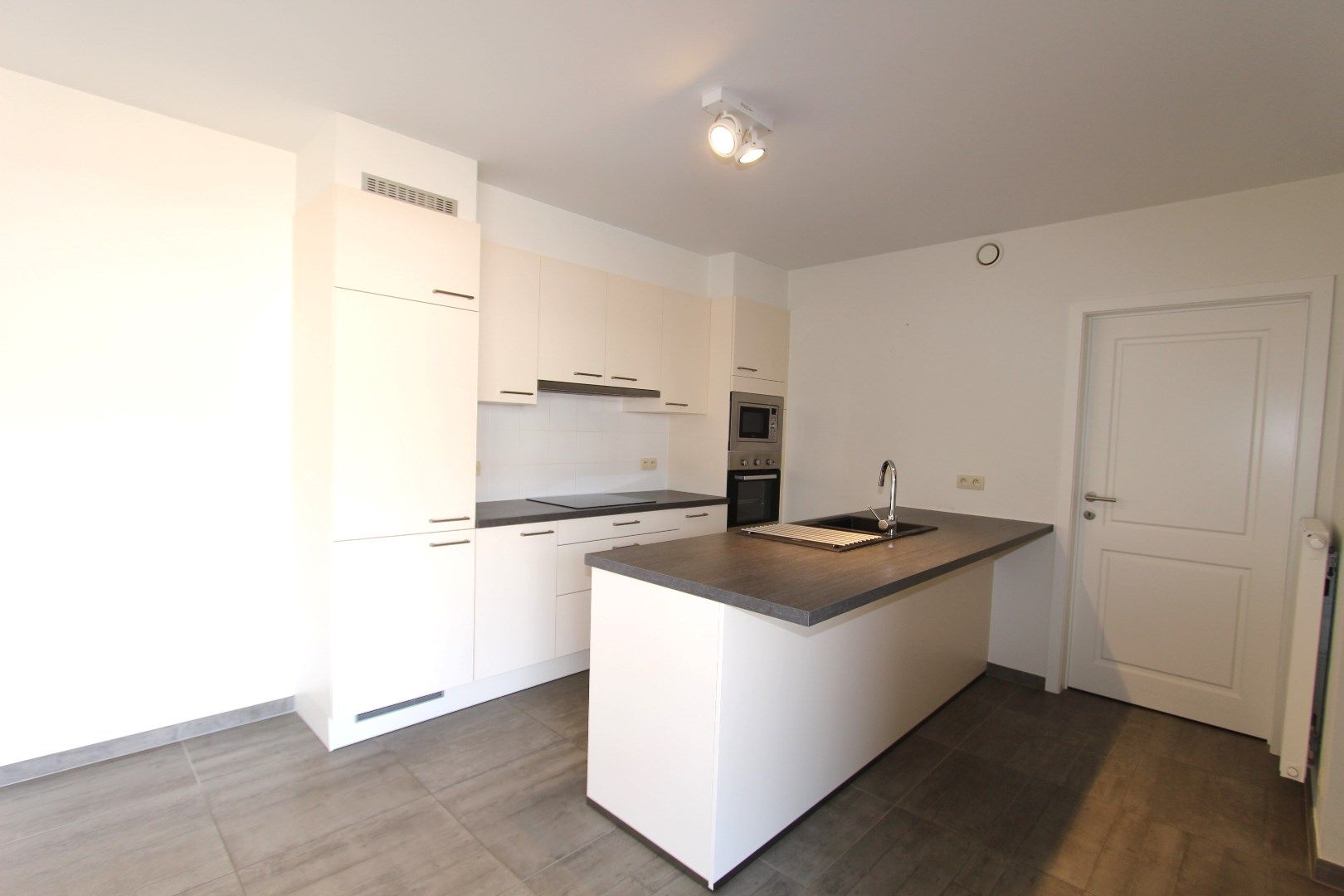 PRACHTIG APPARTEMENT MET GROOT TERRAS foto 3