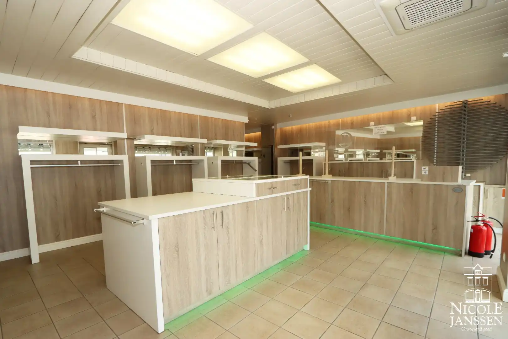 Instapklaar handelspand met ruim ingedeelde woning met leuk tuintje foto 5