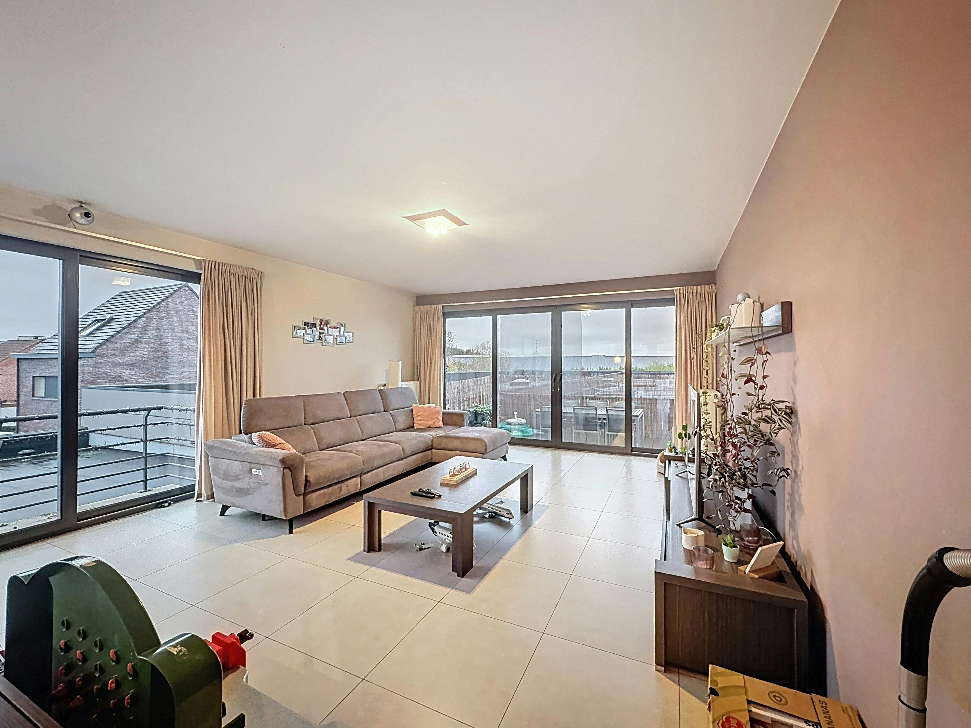 Ruim 2 slaapkamer appartement te Sint-Amands, Heikant 16 foto 2