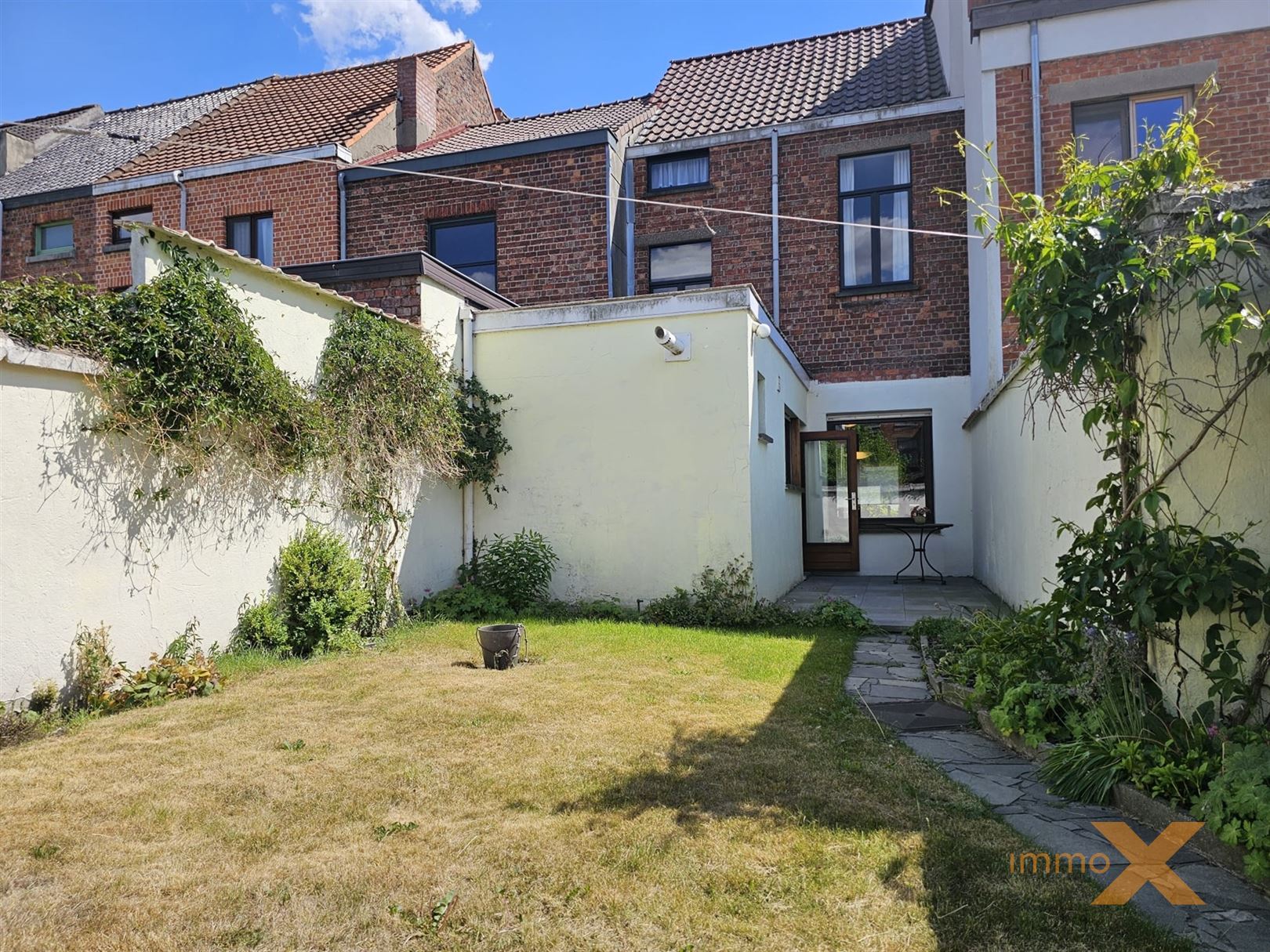 CHARMANTE WONING MET TUIN EN GARAGE foto 6