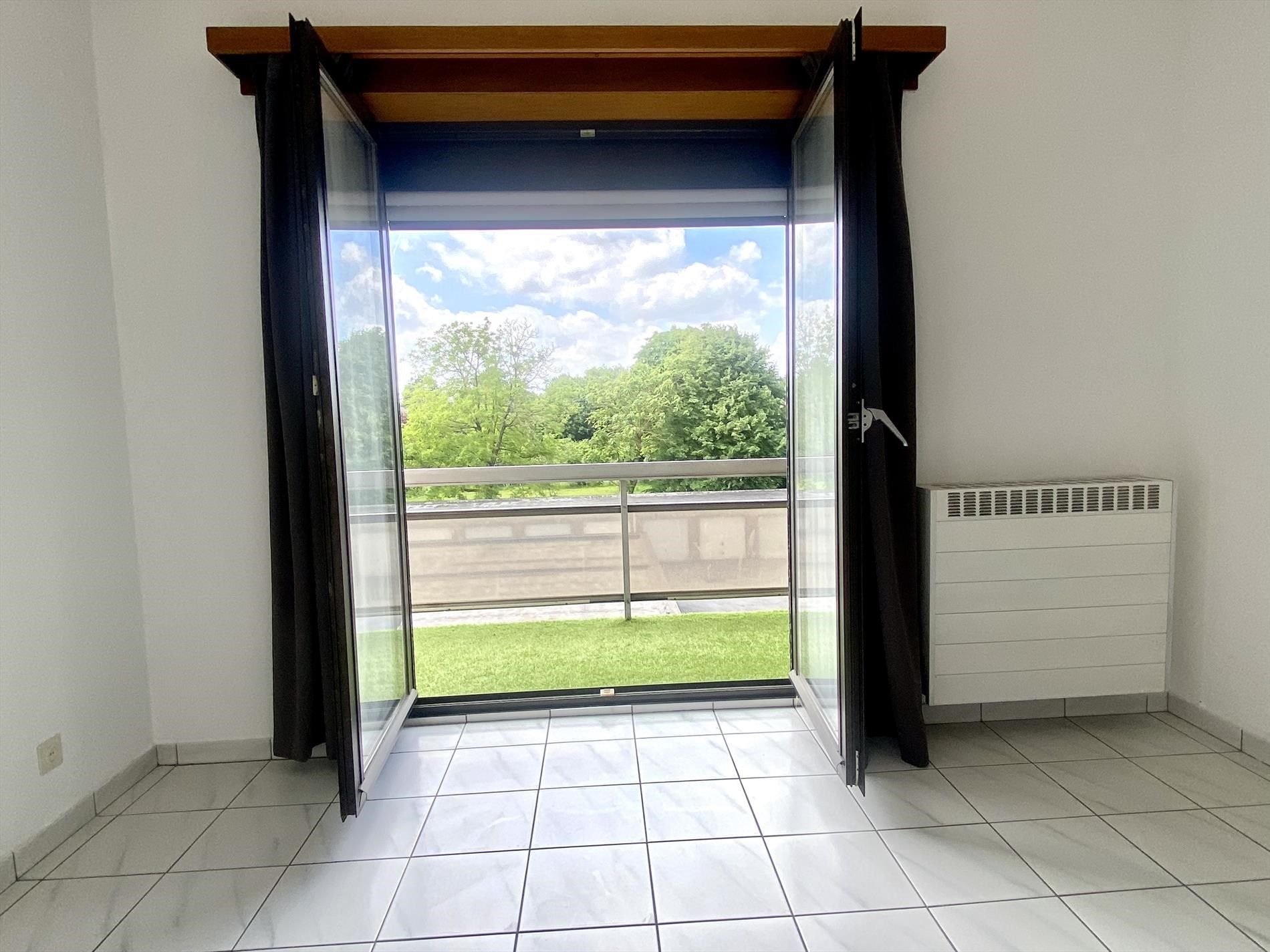 Ruim appartement met garage te huur in Harelbeke foto 9