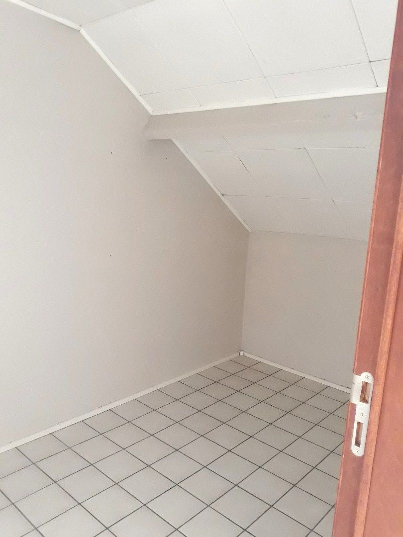 Ruim en licht dakappartement in Hasselt foto 12