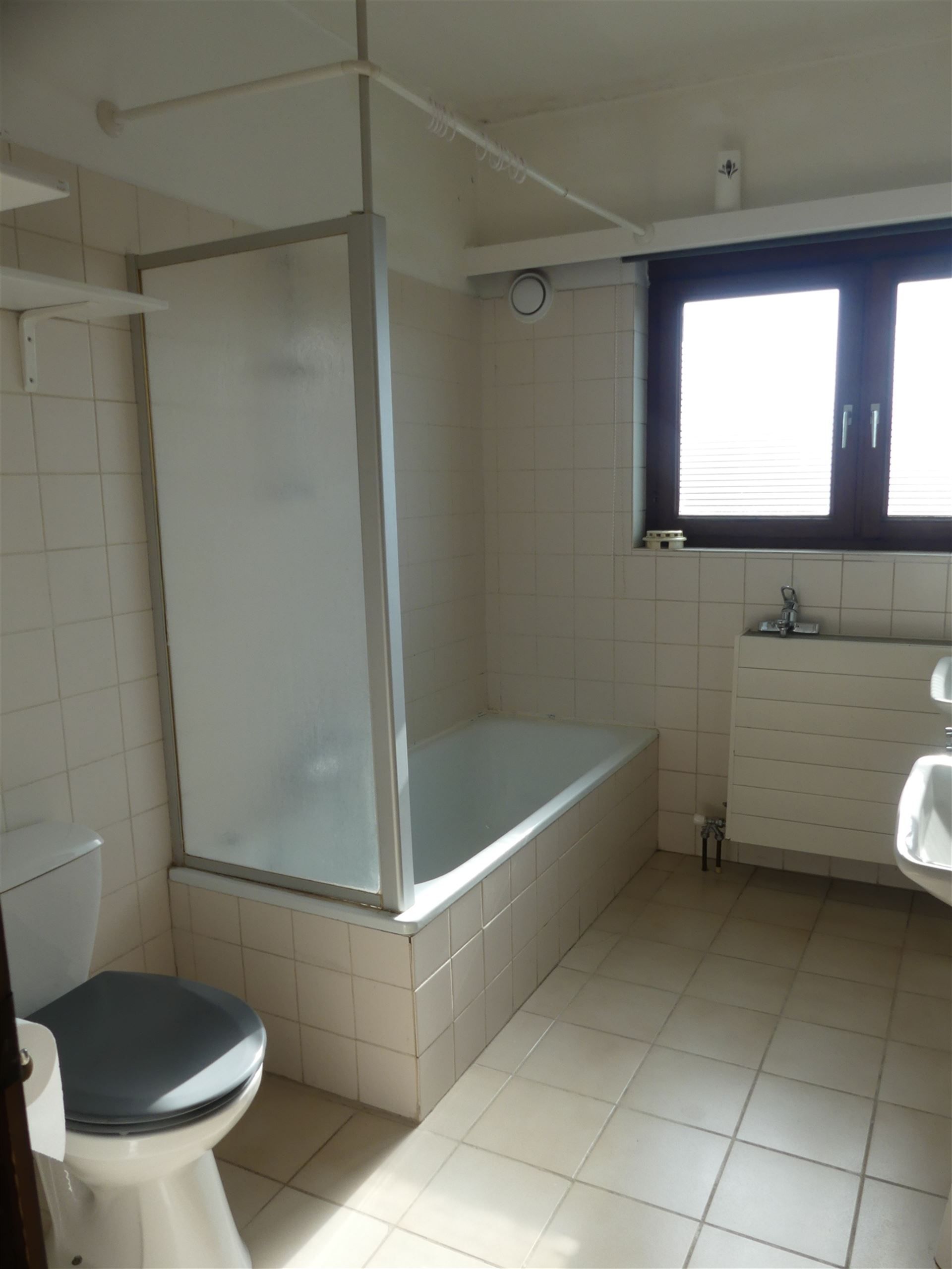 Ruime woning gelegen in een topbuurt te Aartselaar! foto 6