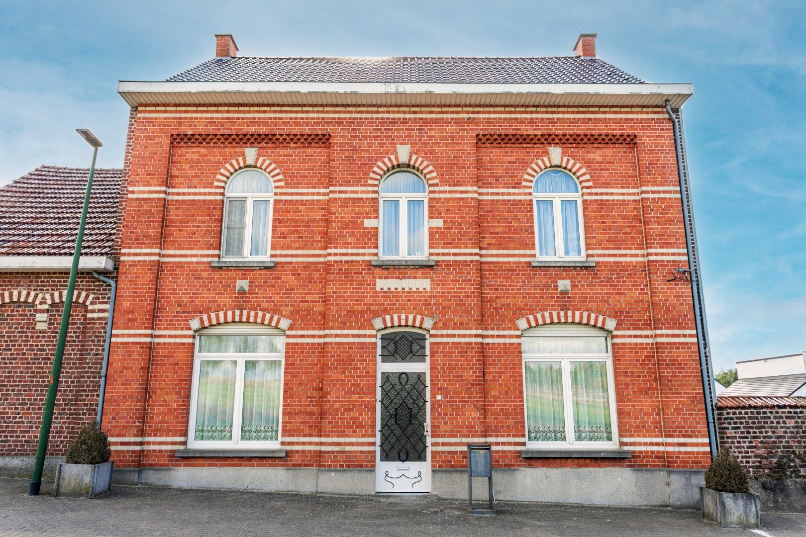 Karaktervolle, te renoveren herenhuis met enorm potentieel te Gooik foto 3