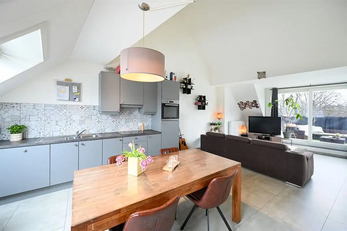 Recent dakappartement op leuke locatie te Putte-Kapellen foto 2