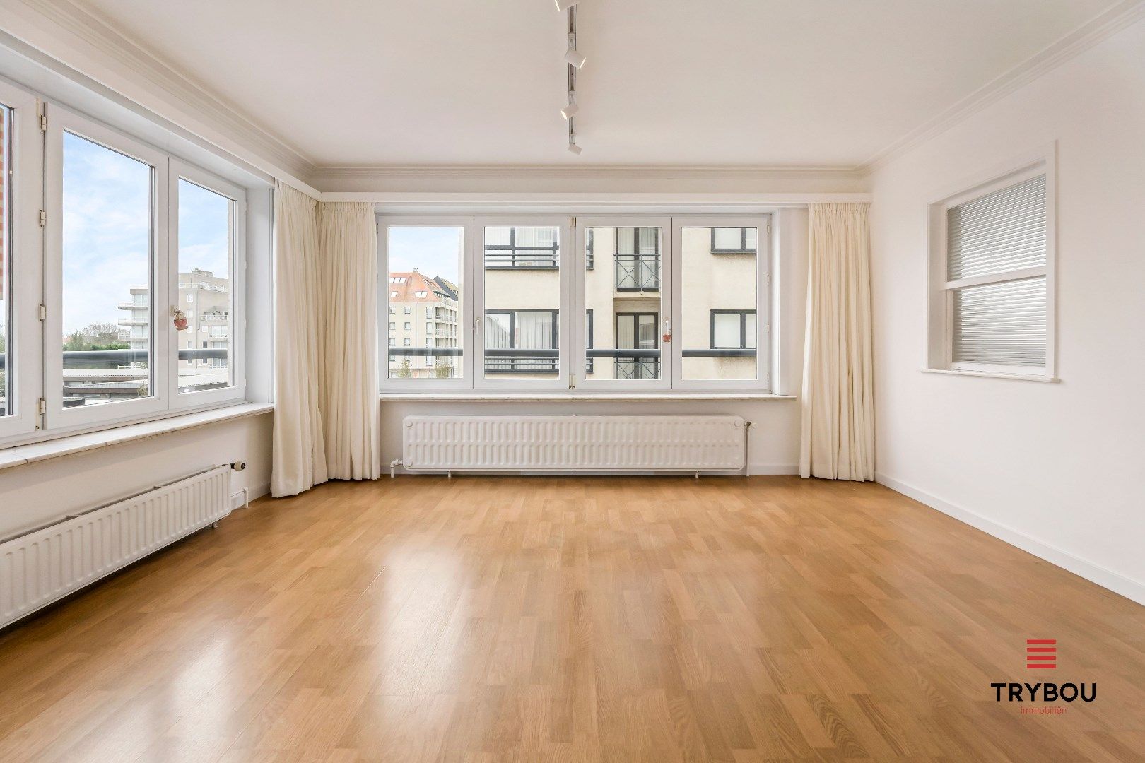 Uitstekend gelegen, zongericht appartement met 2 slaapkamers foto 8