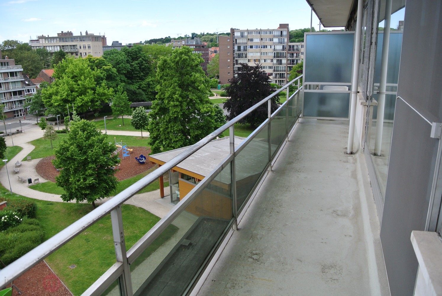 Centraal maar rustig gelegen appartement met drie slaapkamers foto 3