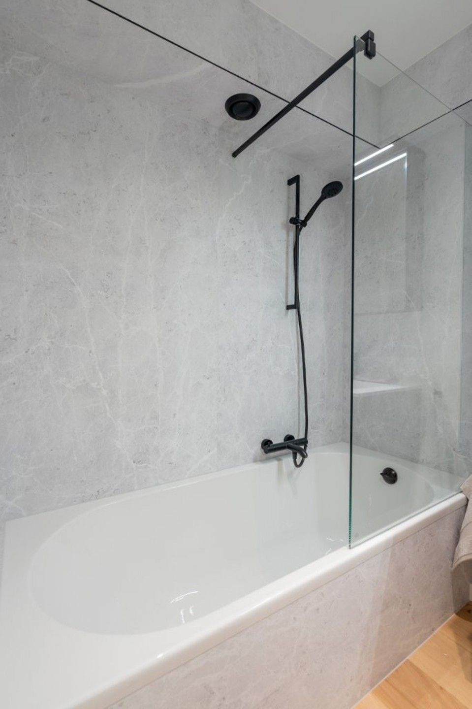 Stijlvol vakantieappartement met Terras, centraal gelegen {Lippenslaan]. foto 23