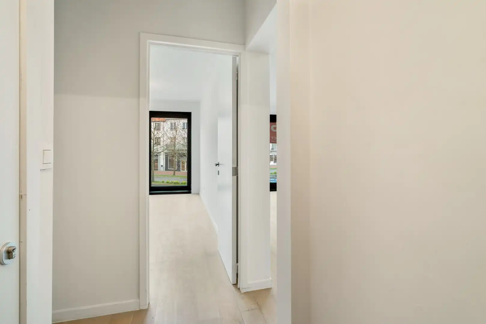 Prachtige luxueus gerenoveerd appartement op het eerste verdiep! foto 10