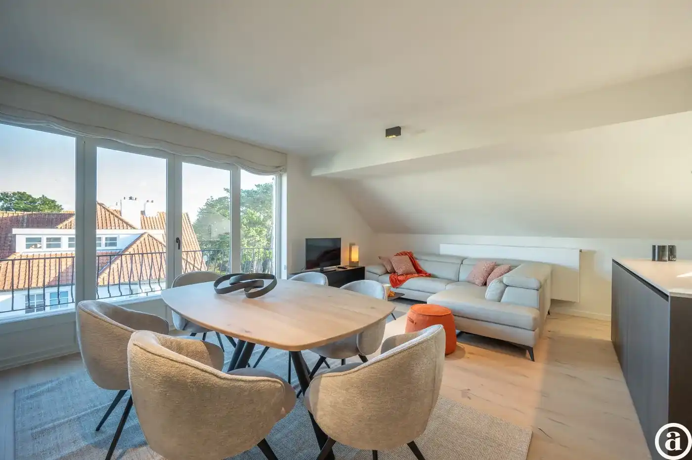 Stijlvol gerenoveerd appartement nabij het Dominicanenkerkje. foto 5