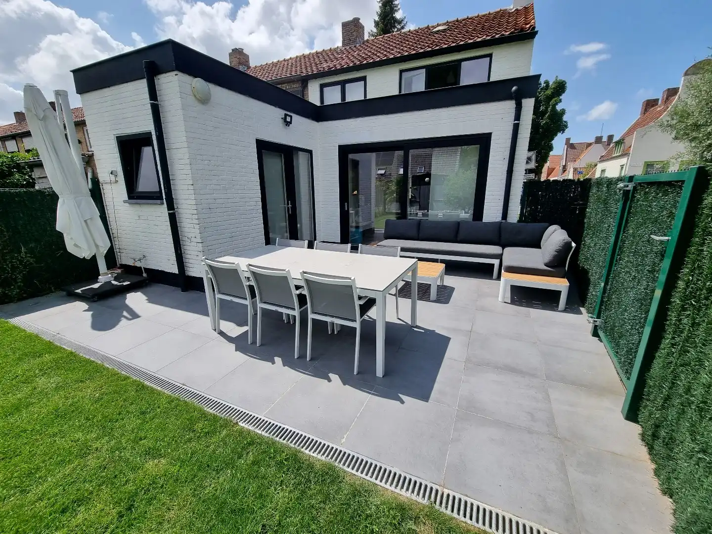 Ruime hoekwoning nabij centrum foto 25