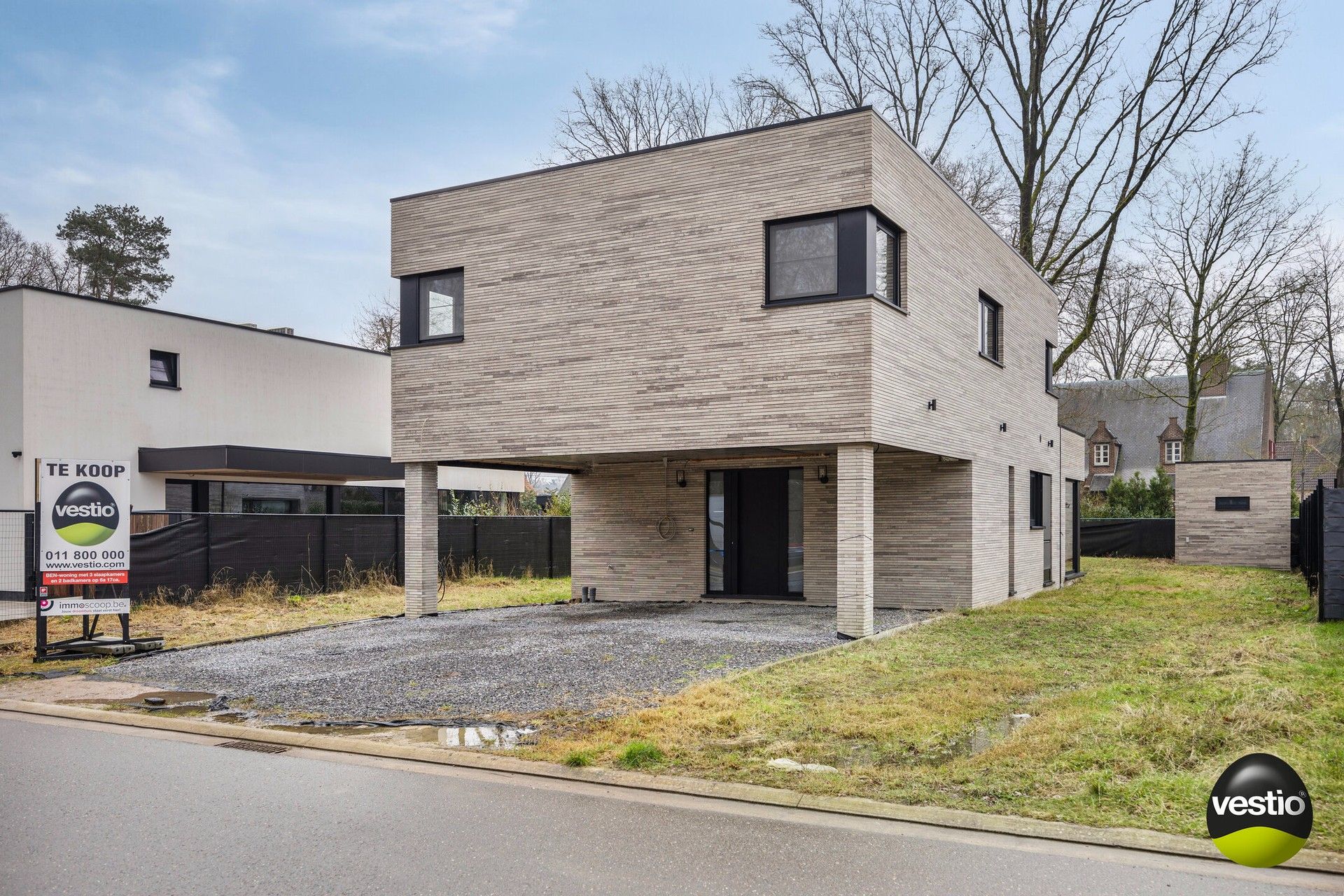 Prachtige, vrijstaande BEN-woning met 3 slaapkamers en 2 badkamers op toplocatie te Genk foto {{pictureIndex}}