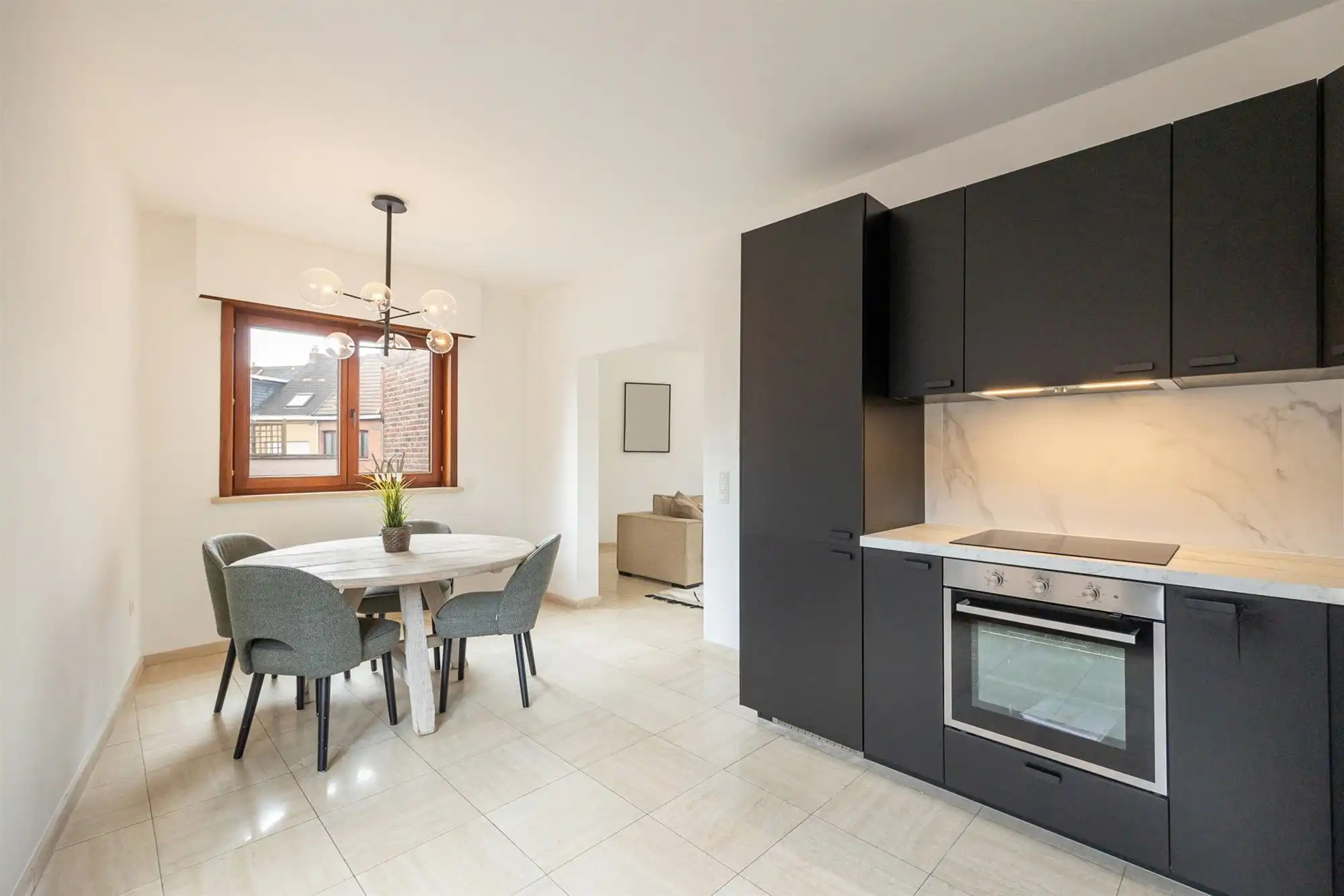 Gezinswoning woning met drie slaapkamers en tuin foto 7