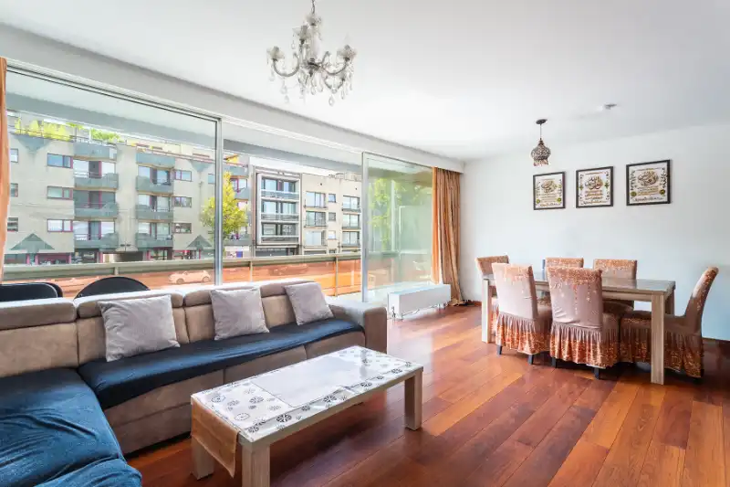 Te koop op te frissen appartement met garagebox! foto 3