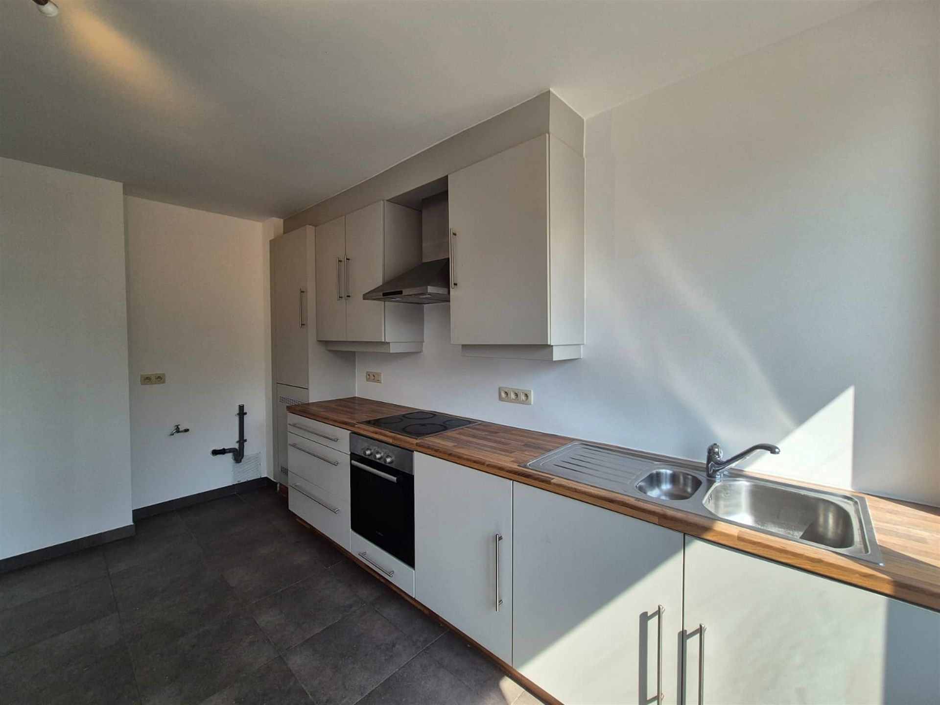 Instapklaar gerenoveerd appartement op gunstige locatie. foto 8