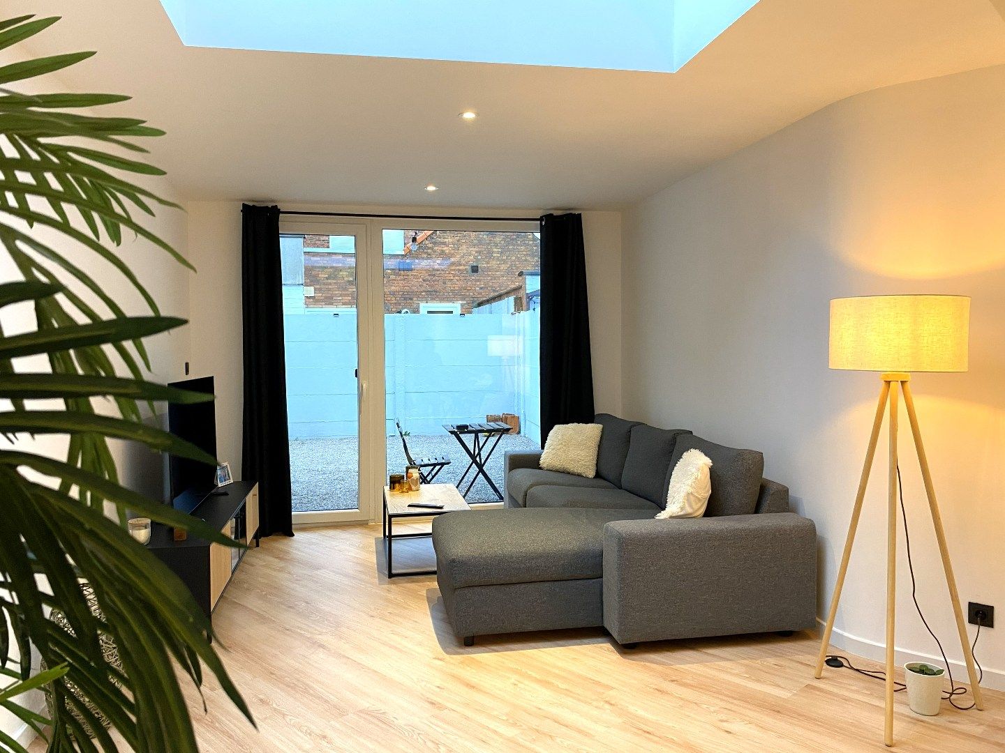 INSTAPKLARE STADSWONING MET TUIN & 2 SLPKS foto 3