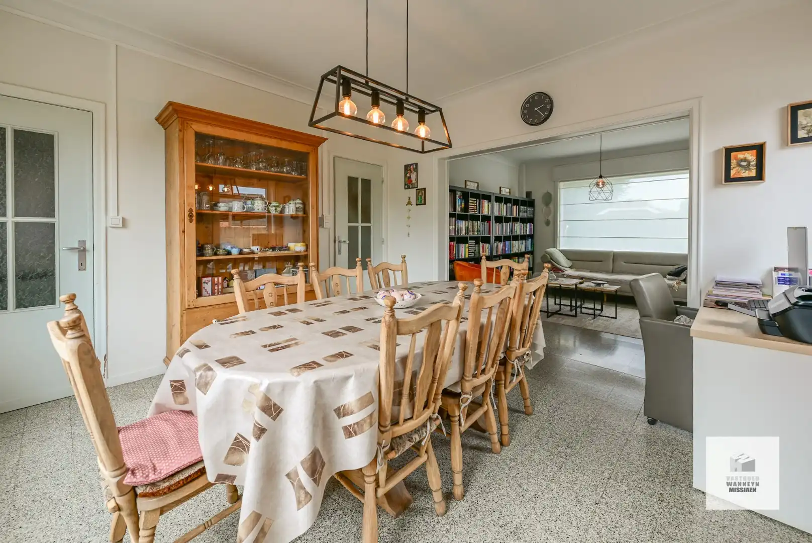 Ruime verder te renoveren gezinswoning op 332m2 met 3 slaapkamers (4de mogelijk) foto 4