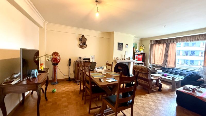 Gezellig en verrassend ruim appartement met 2 slaapkamers en veel potentieel in het hart van Deinze foto 2