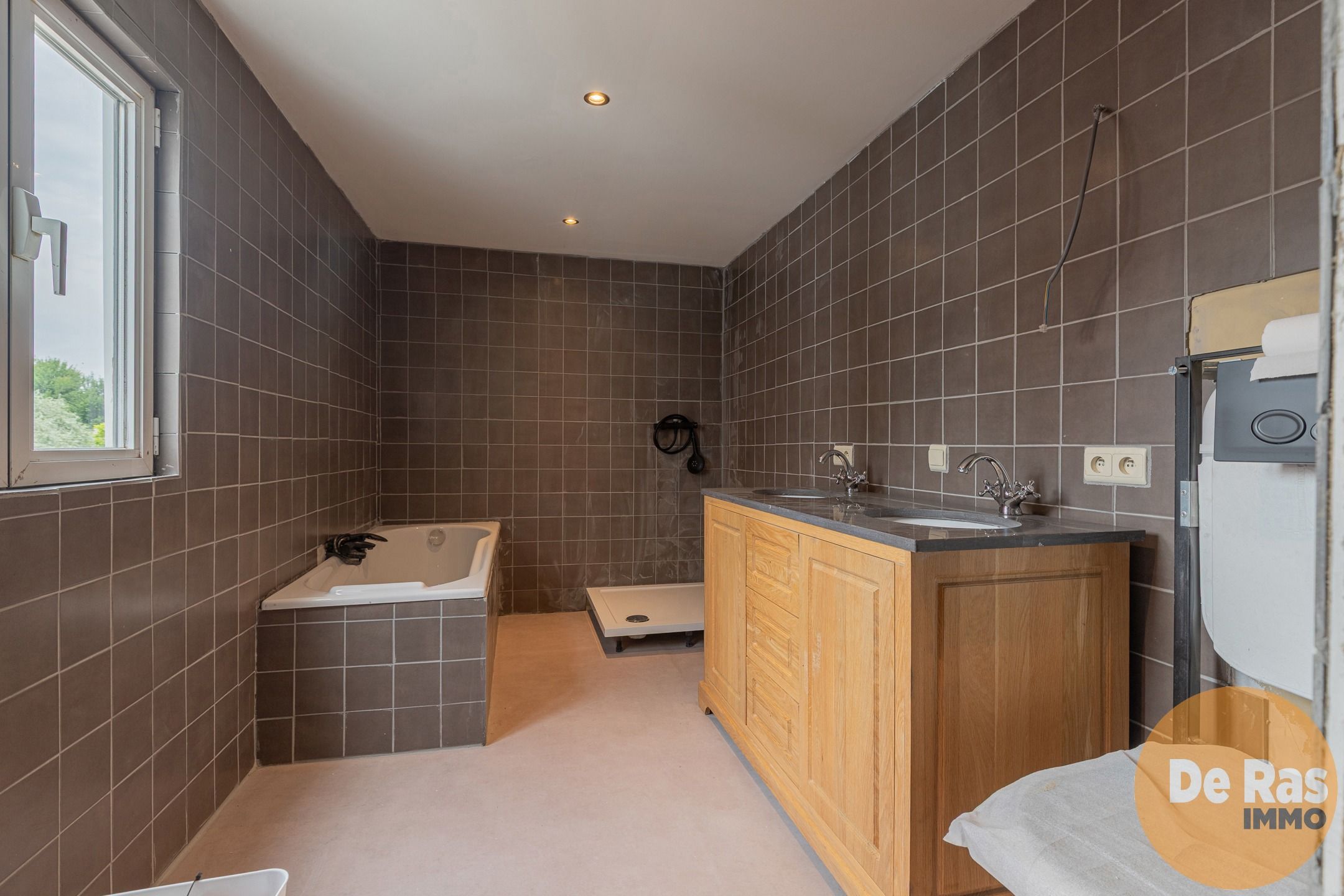 HAALTERT - Verder af te werken woning met 3 slpk en tuin! foto 15