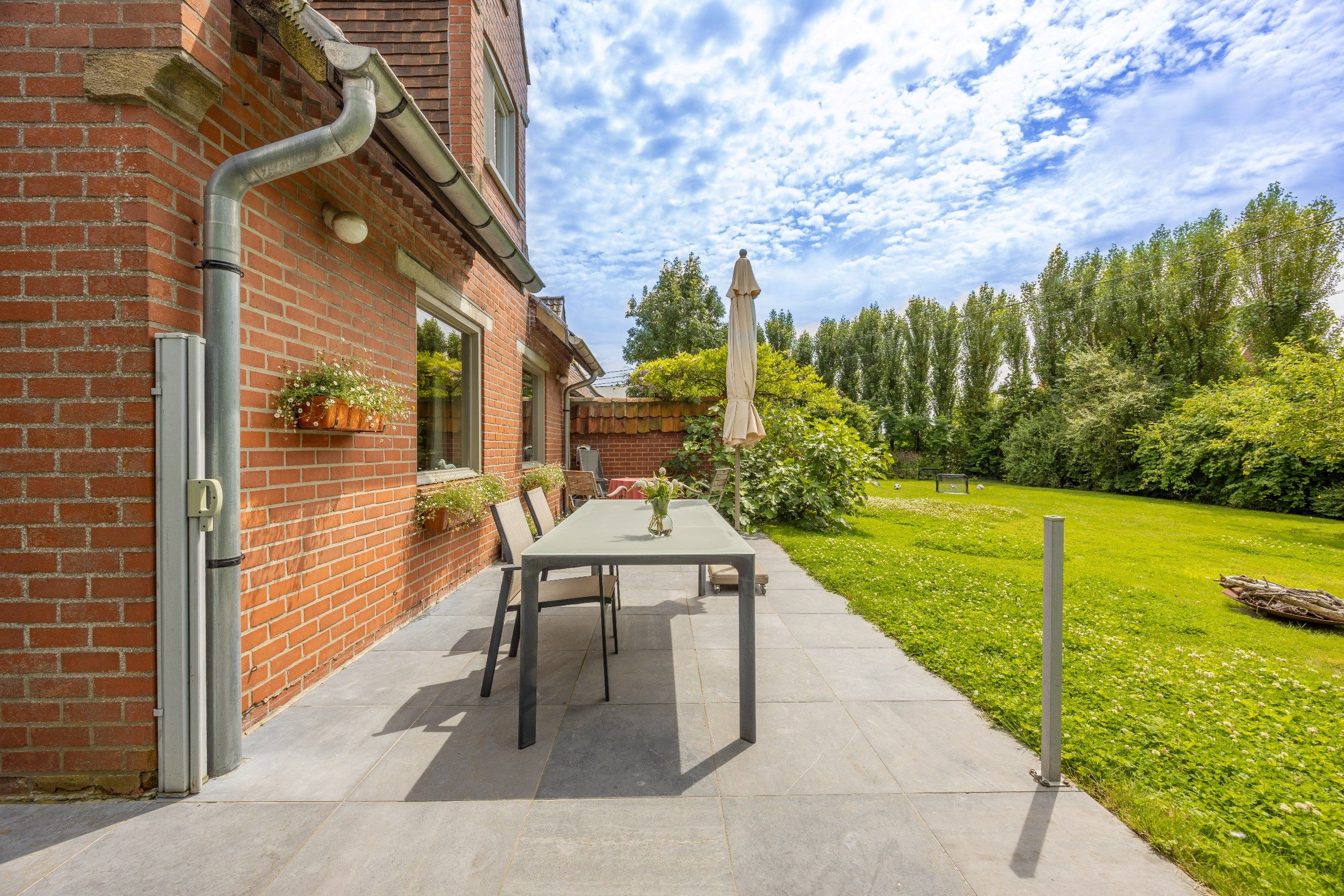 CHARMEVOLLE VILLA OP 1.929 M² MET ZWEMBAD foto 16