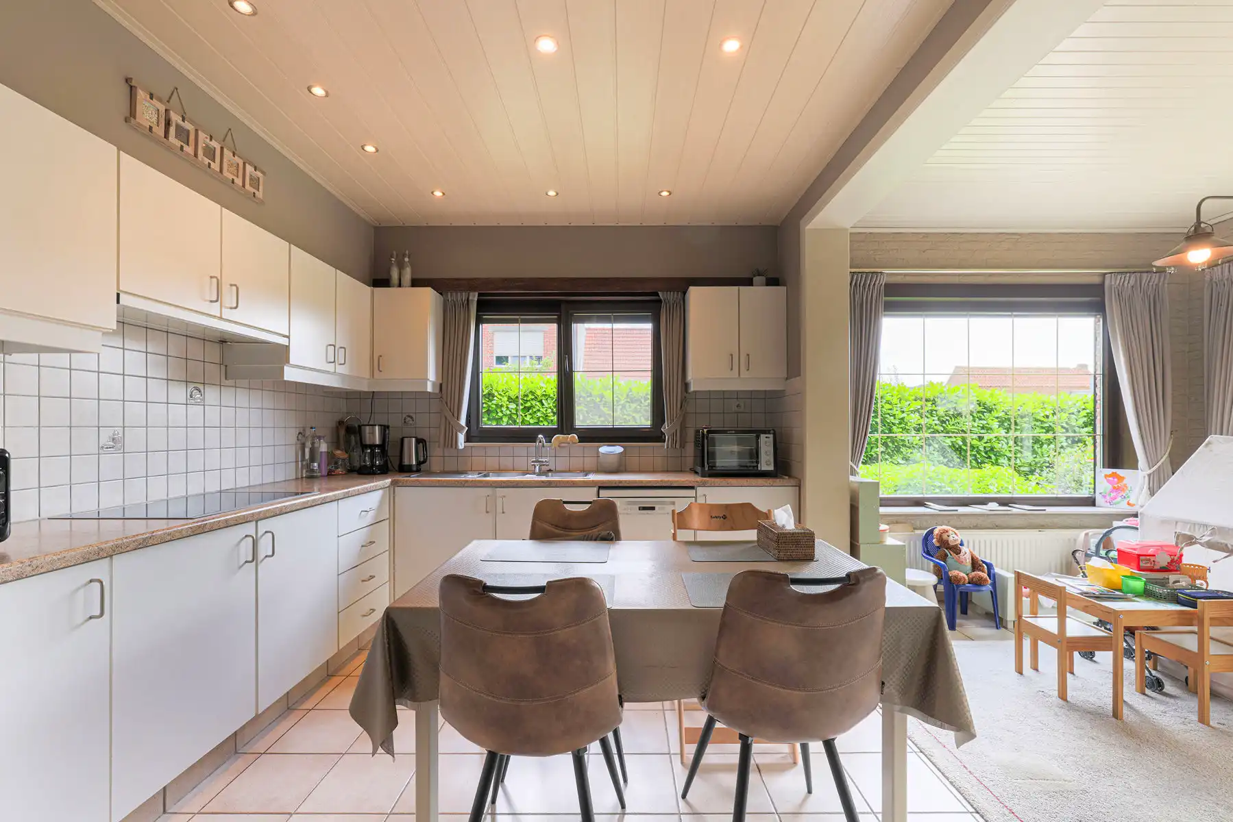 Instapklare woning met 3 slpkrs op een grond van 1.295m² foto 8