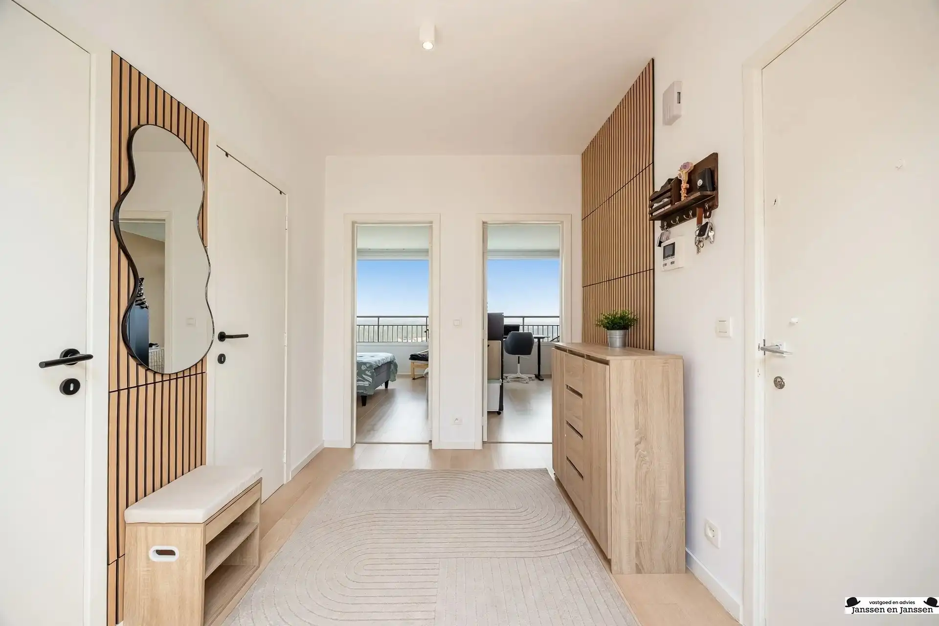 Gerenoveerd 2-slaapkamer appartement met 2 terrassen en prachtig uitzicht foto 6