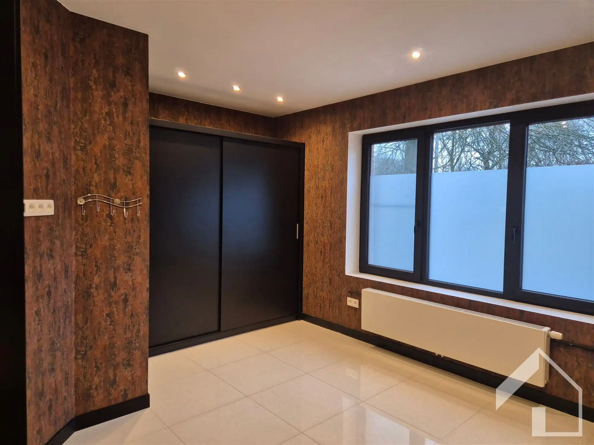 Lichtrijke huurwonig met leuke tuin, terras,oprit en 3 ruime slaapkamers nabij het centrum van Maria-ter-heid (Brasschaat) foto 8