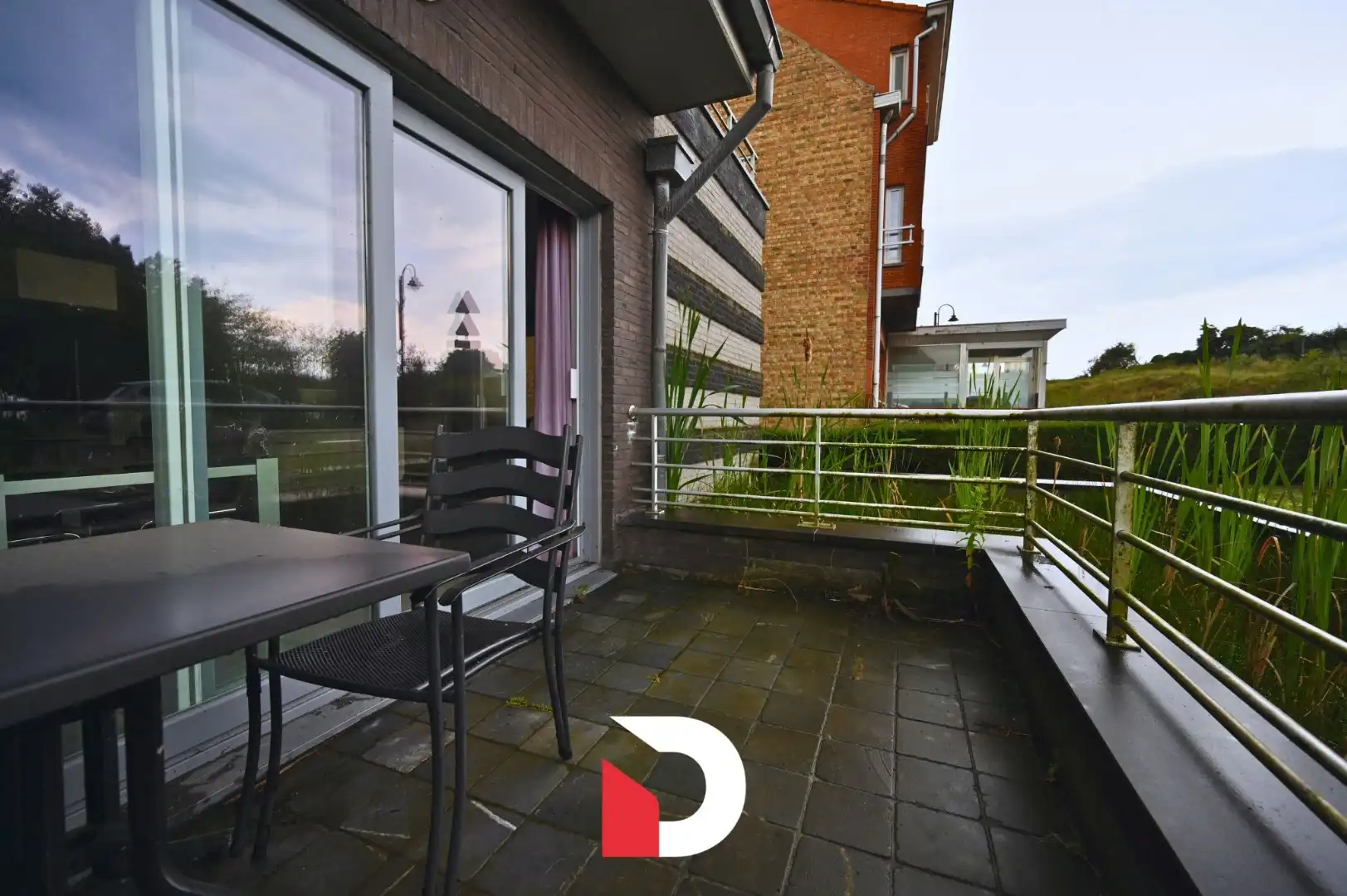 Instapklaar gelijkvloers 1-slaapkamerappartement met tuin en terras in De Haan foto 7