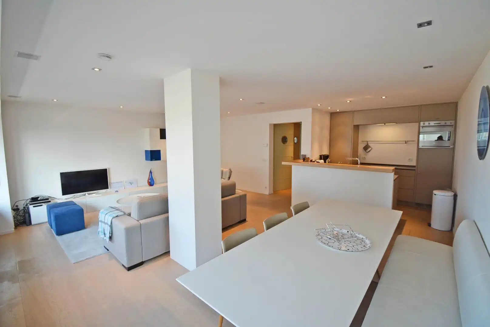 Mooi vernieuwd en zongericht appartement met goed zeezicht aan het Albertstrand foto 7