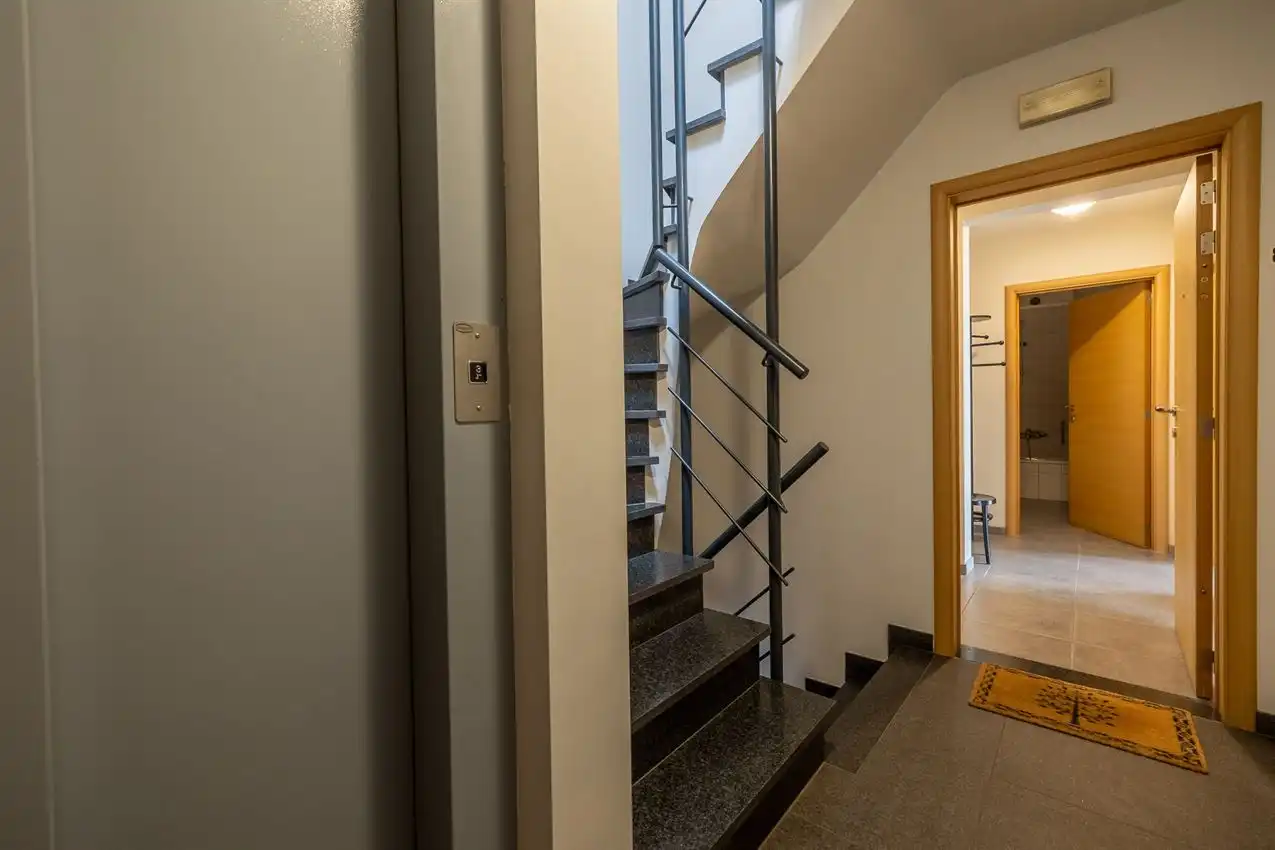 Appartement met 2 slpk., terras en ondergrondse autostaanplaats foto 25
