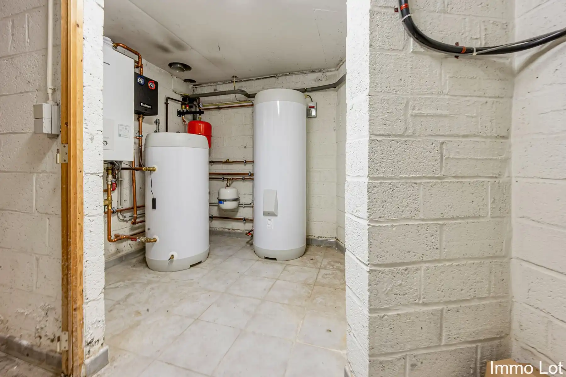 Villa met multifunctioneel bijgebouw, garage en ruime tuin foto 12