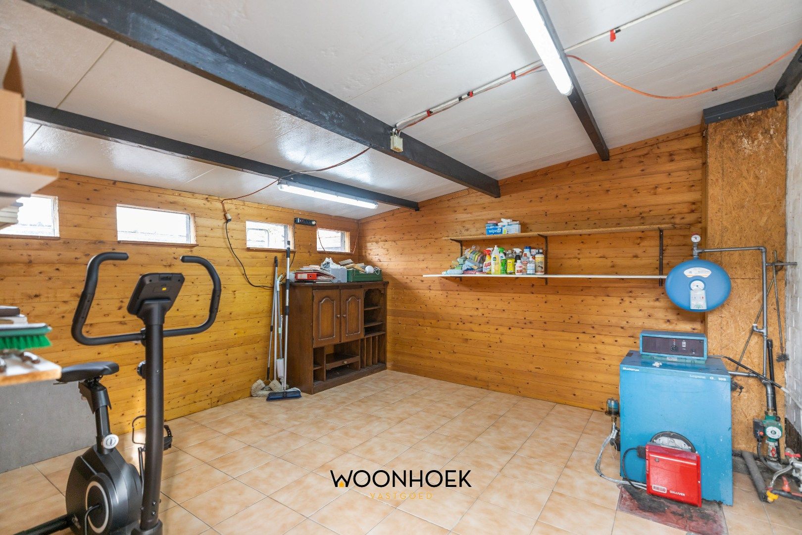 Halfopen bebouwing met 3 slaapkamers & zij-ingang.  foto 20