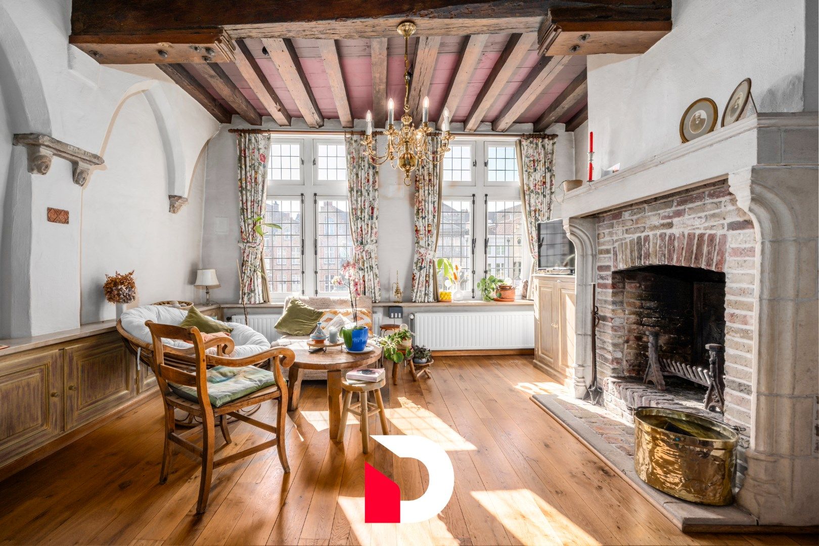 Karaktervolle / historische burgerwoning op het Jan Van Eyckplein te Brugge. foto 6