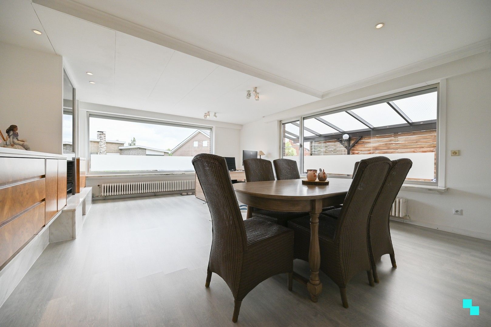 Verrassend ruime woning met 4 slaapkamers te Roeselare foto 11