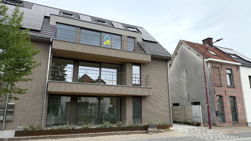 Prachtige nieuwbouwduplex met 3 slaapkamers, 2 badkamers en zonnig terras foto {{pictureIndex}}