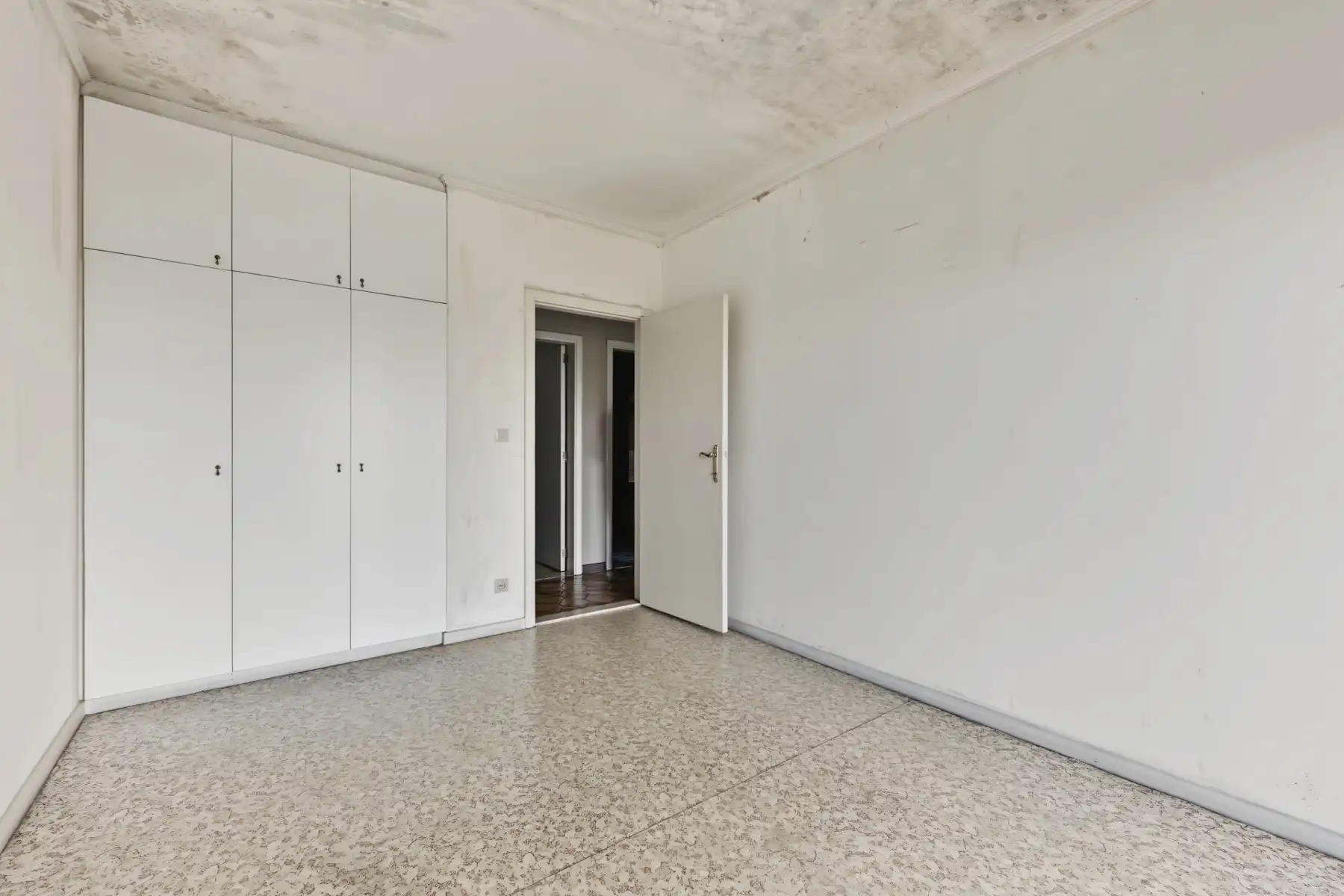 Te renoveren laagbouwwoning op een zonrijk perceel van ca 1.063m² op wandelafstand van het centrum van Rijkevorsel. foto 9