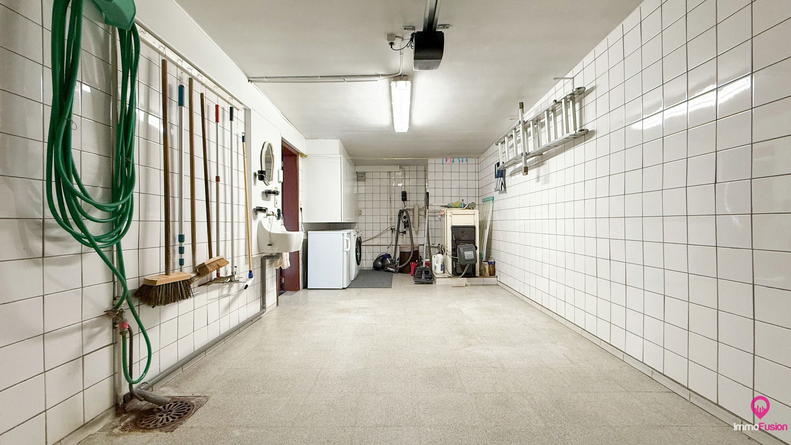 Gezellige gezinswoning met inpandige garage in een woonwijk! foto 15