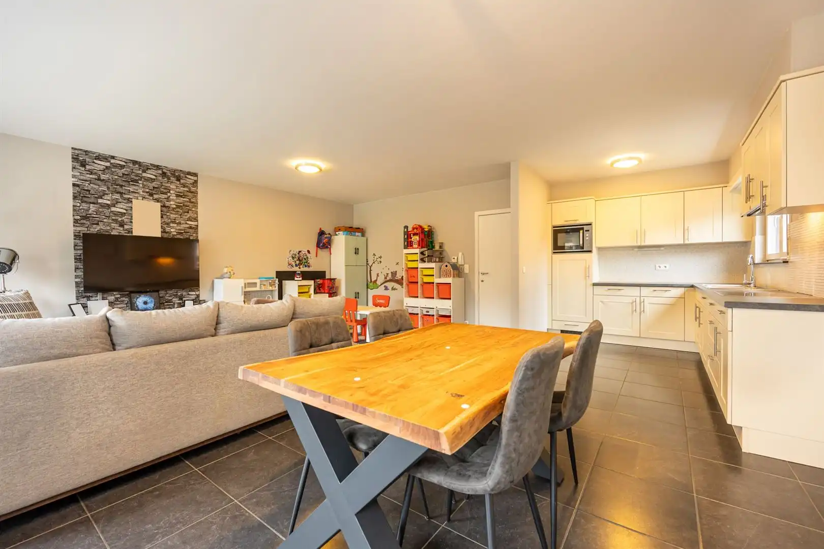 Ruim & licht appartement met zuidwest tuin. foto 7