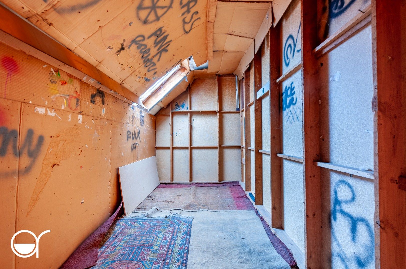 Op te frissen halfopen bebouwing met 5 garages in Mariakerke foto 25