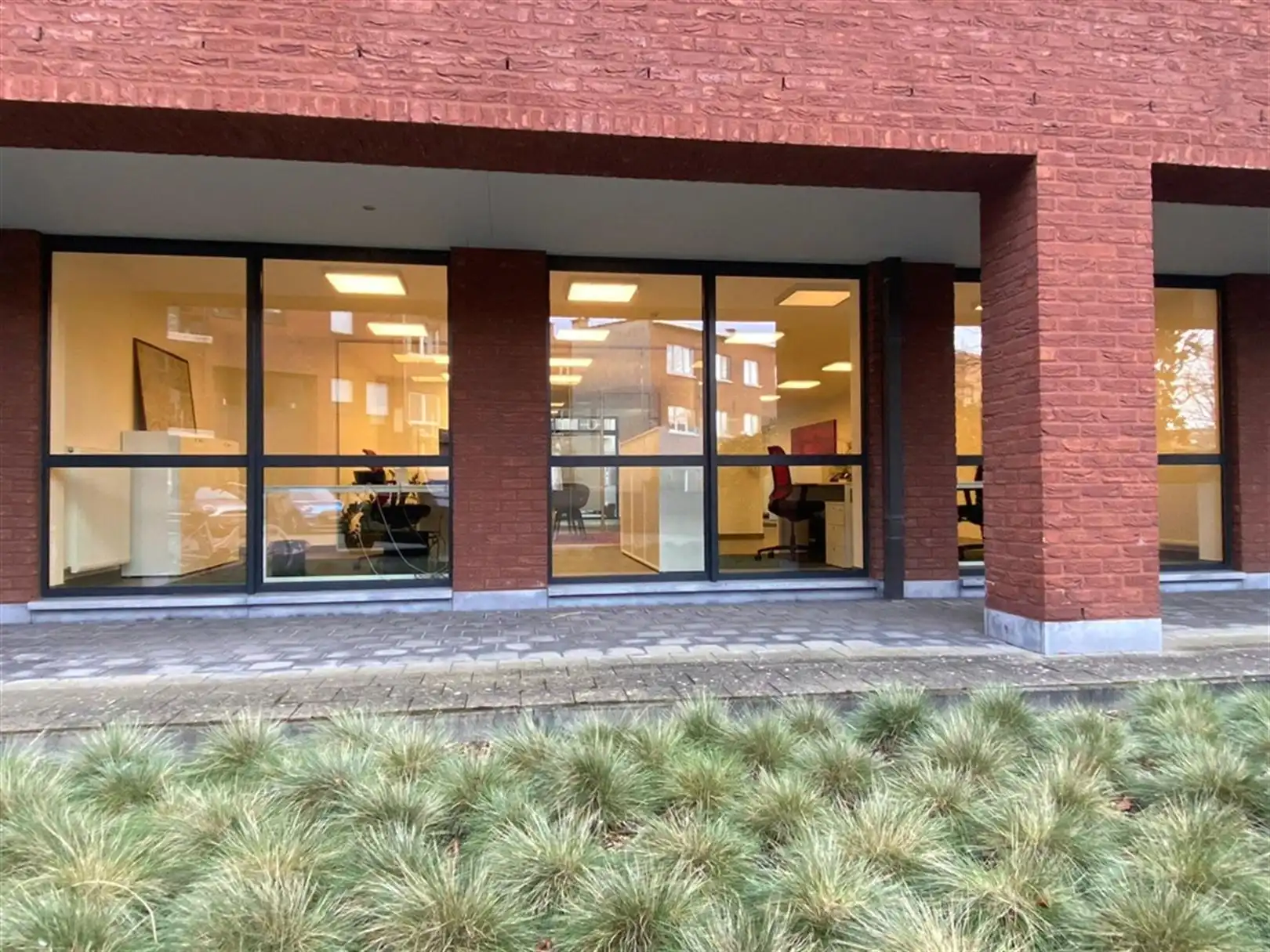 Modern gelijkvloers kantoor te koop op de Antwerpsestraat foto 9