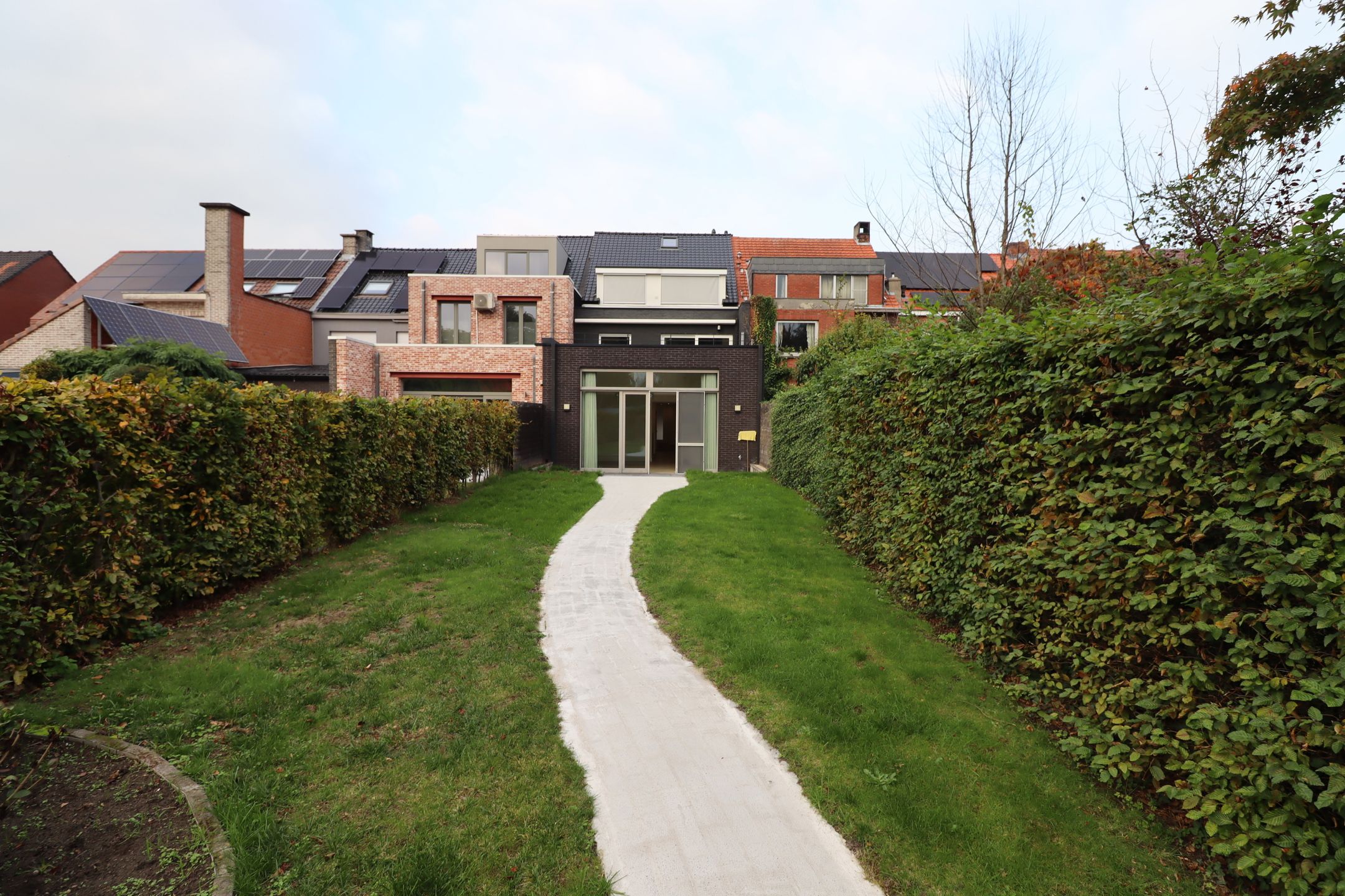 Prachtig gelijkvloersappartement met 2 slaapkamers en garage. foto 15