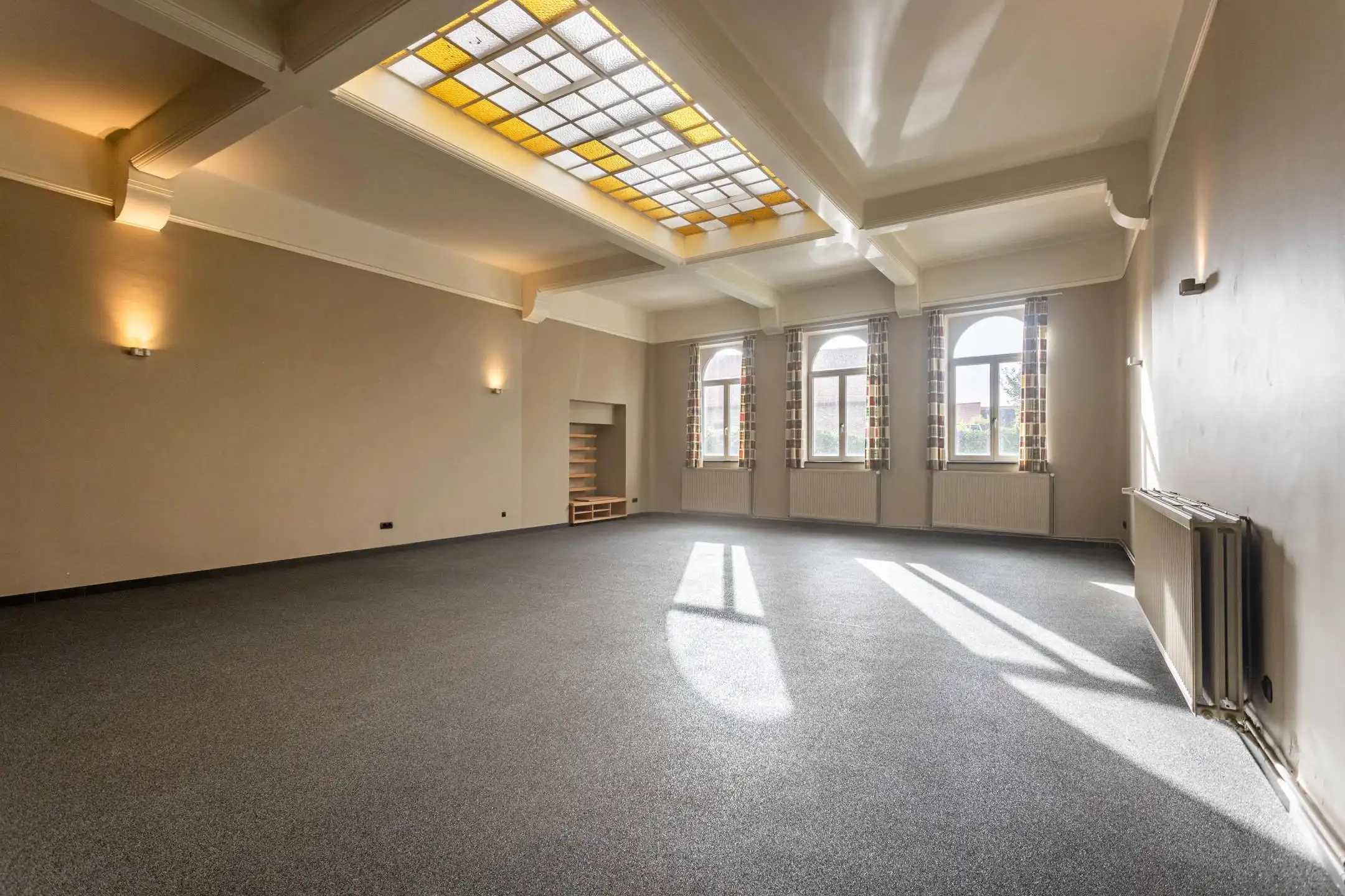 Authentiek gerenoveerde woning met garage in Mater dorp foto {{pictureIndex}}