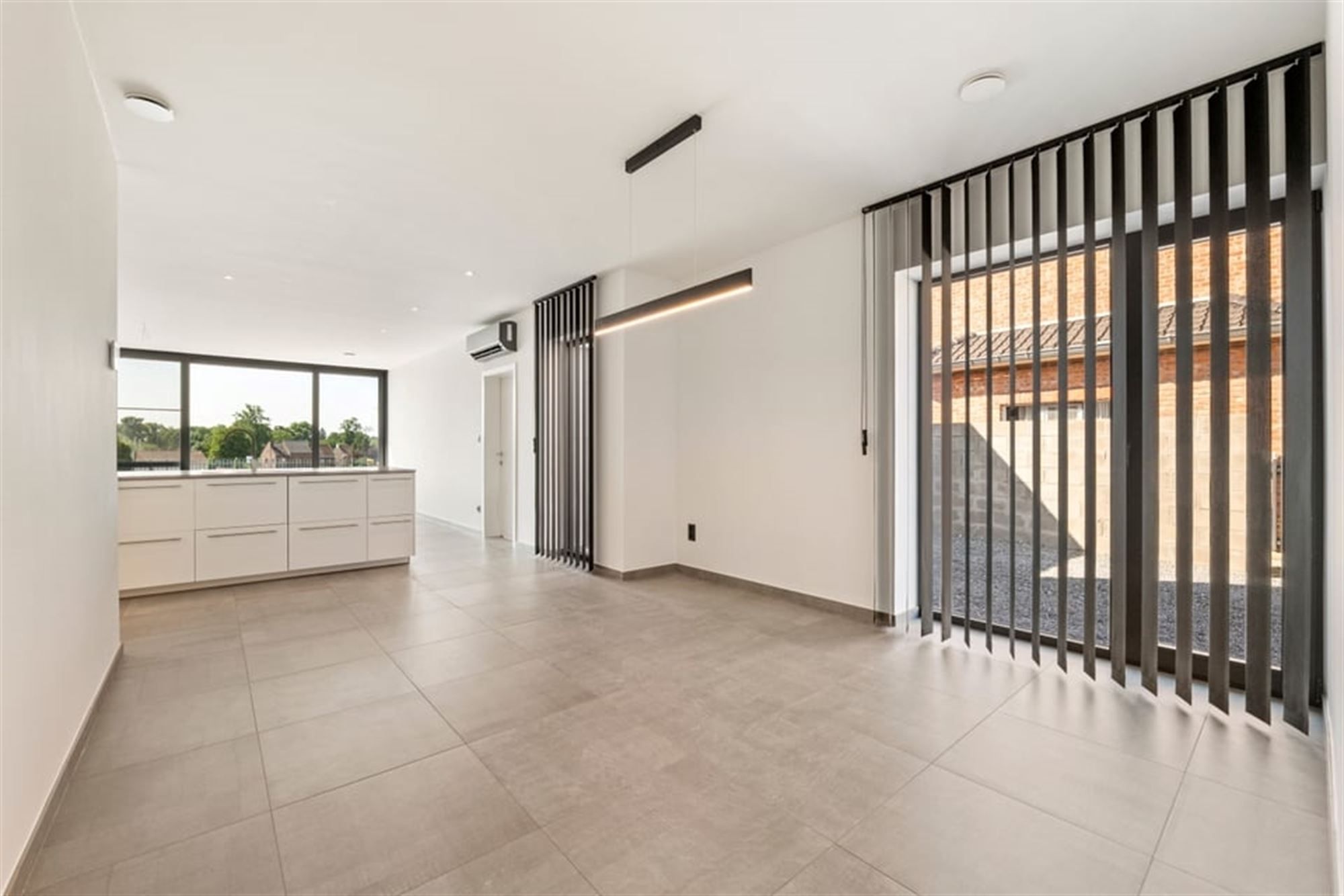 KNAPPE VOLLEDIG GERENOVEERDE WONING MET RUIME GARAGE IN SINT-TRUIDEN  foto 8