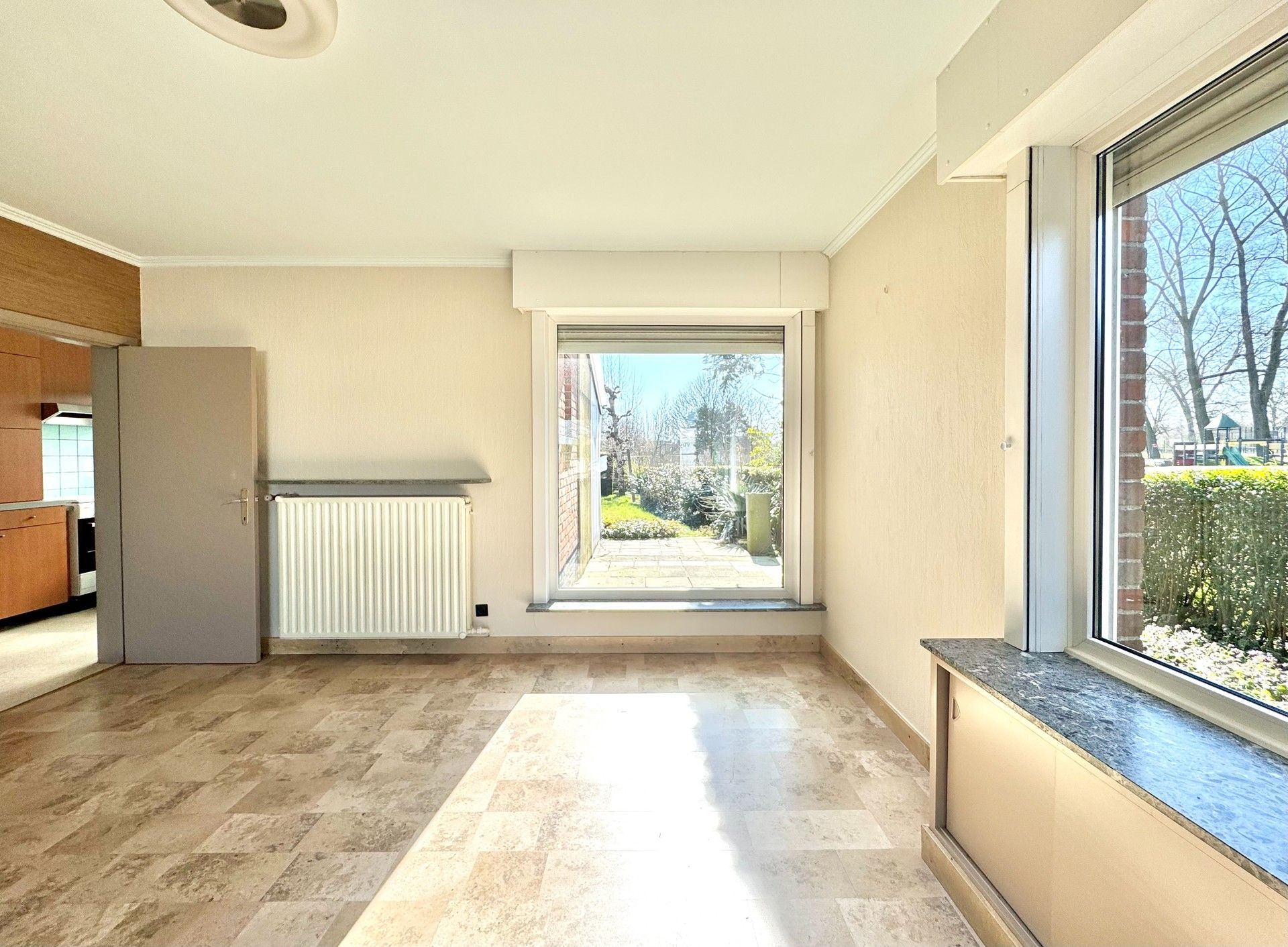 RUIME VRIJSTAANDE  WONING MET GROTE TUIN foto 13