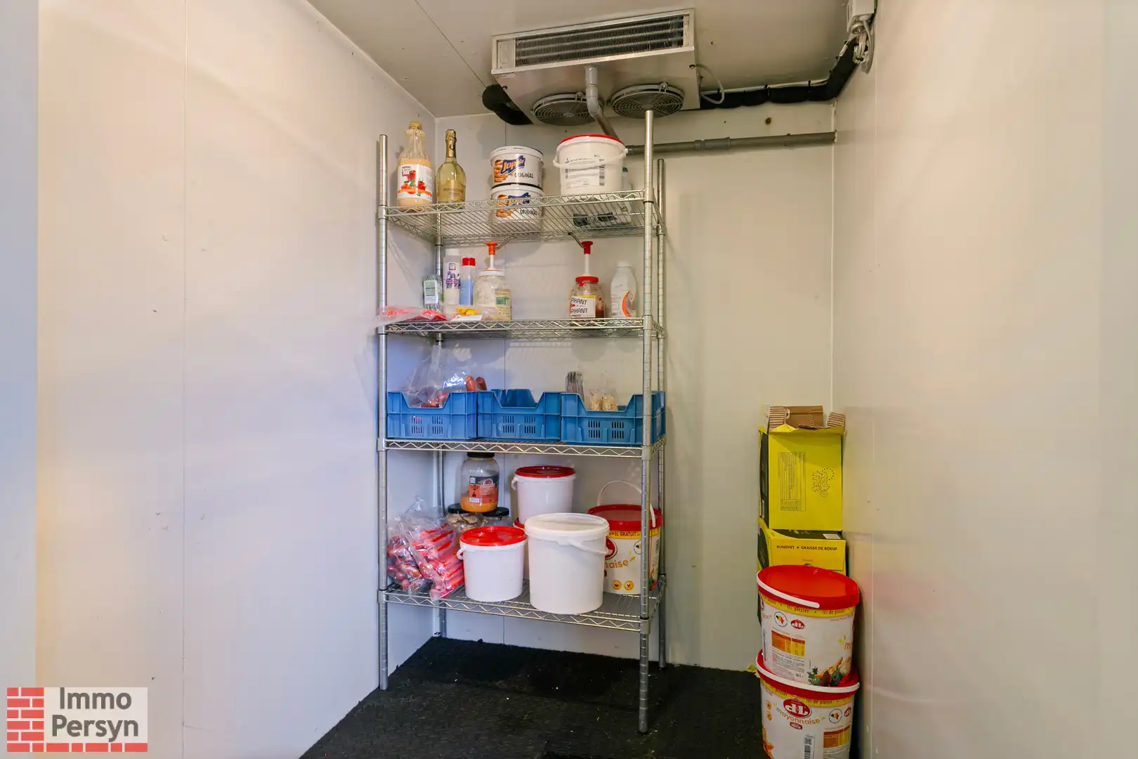 Handelspand met bovenliggend appartement en achterliggende bouwgrond. foto 15