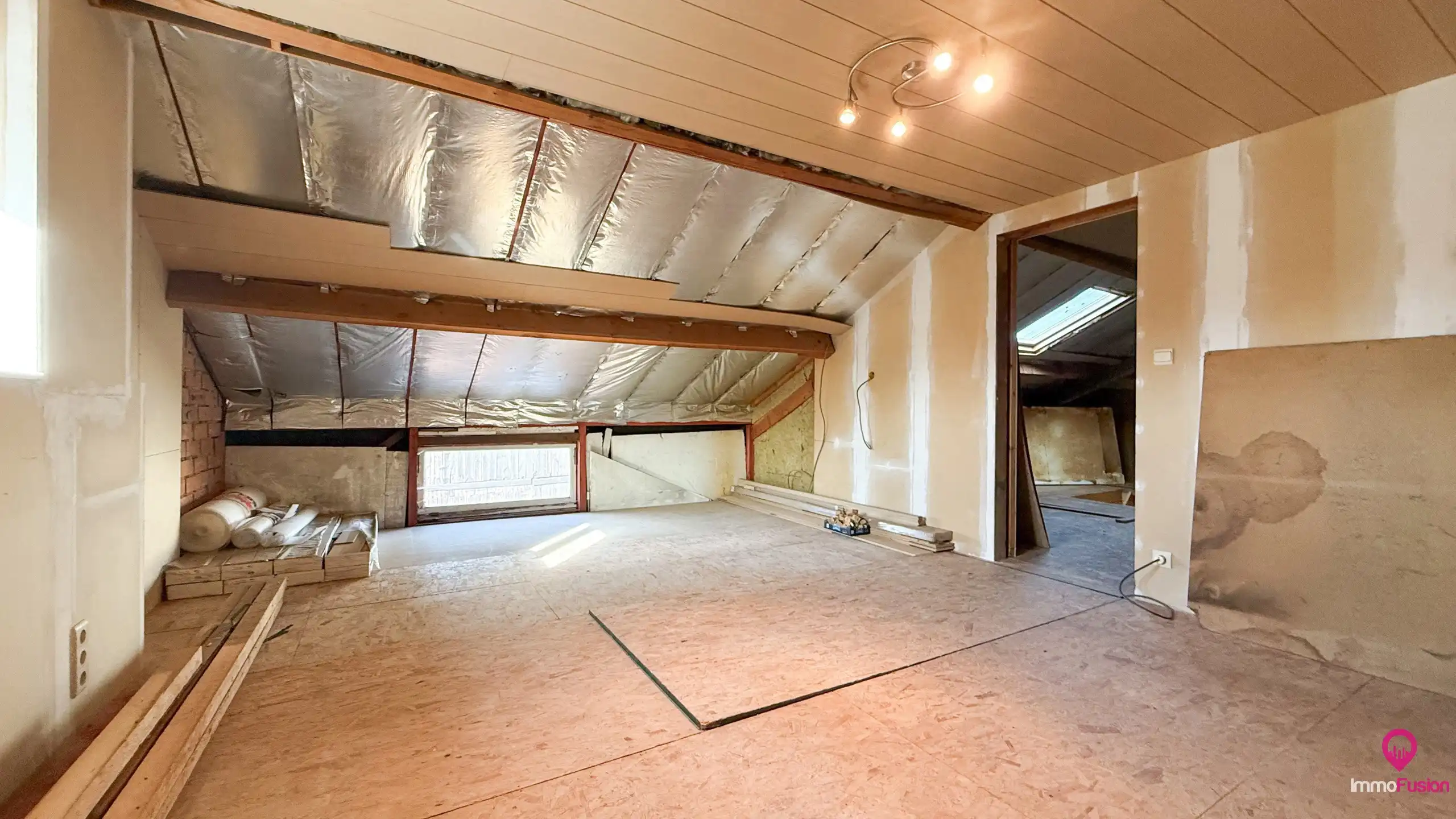 Deels gerenoveerde woning met groot perceel van ca 13are! foto 21