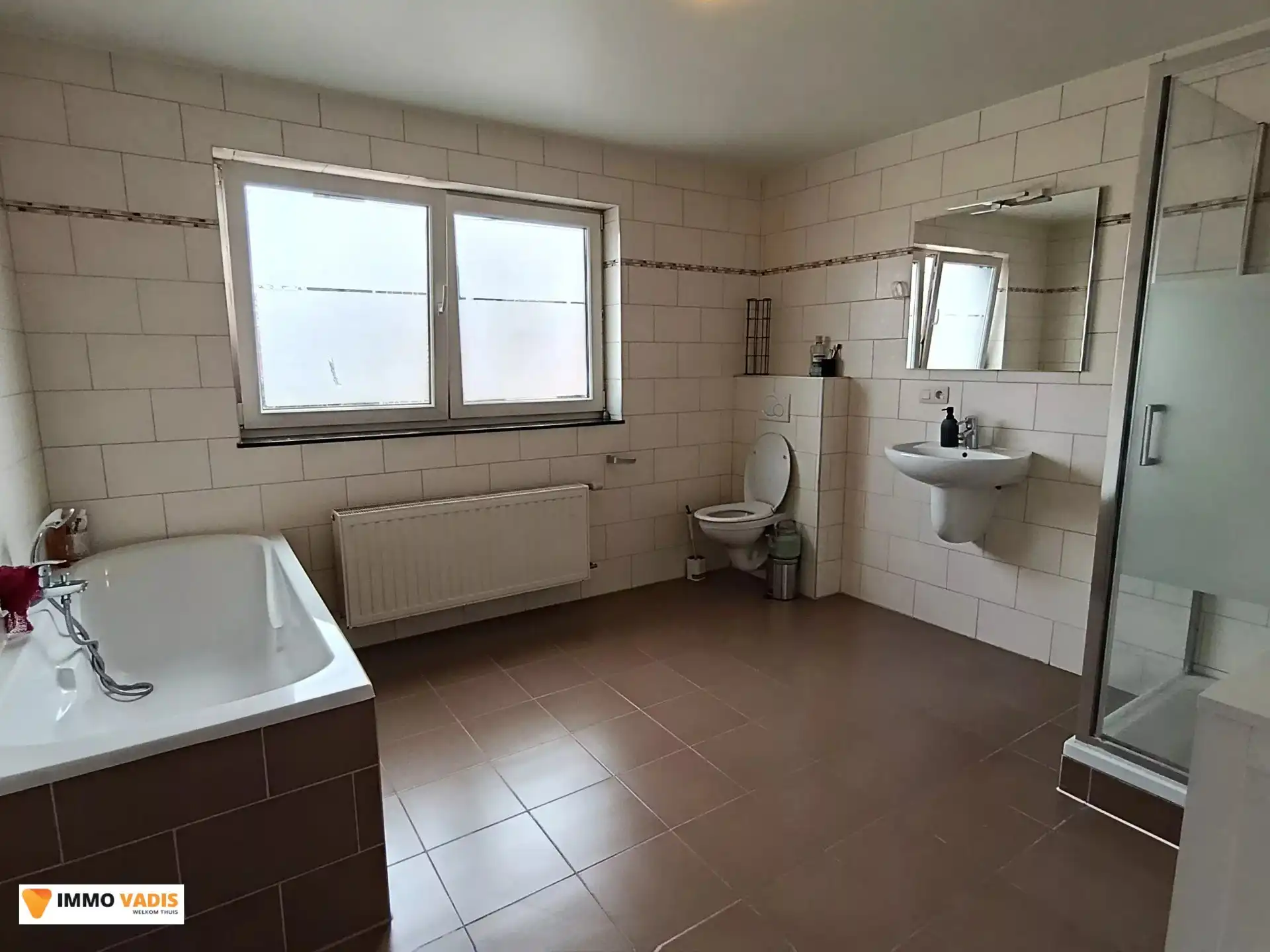 Ruime gezinswoning met tuin en 3 slaapkamers te Landen foto 6